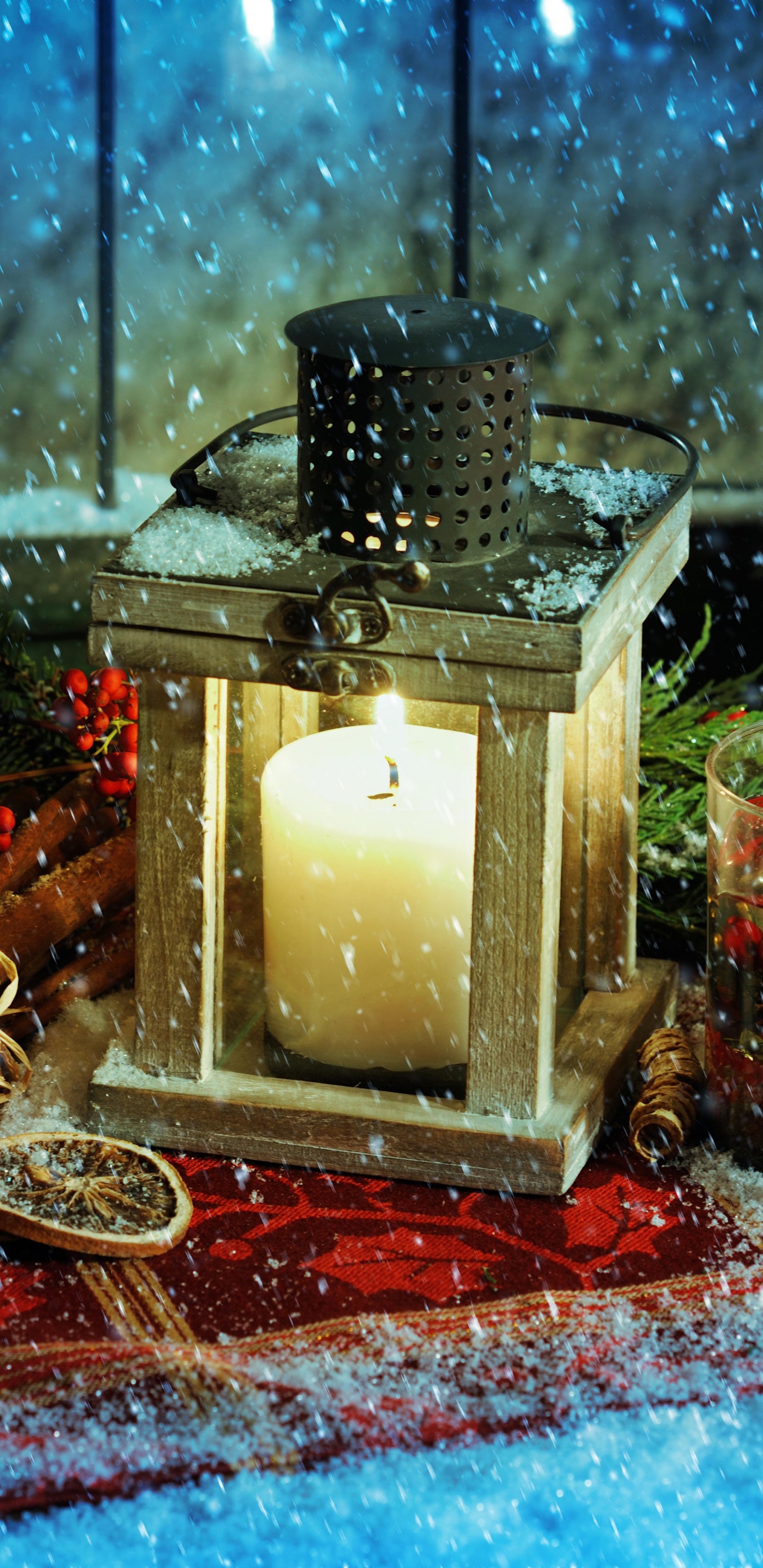 Обои Рождественский день, Рождество, натюрморт, Рождественские украшения, Рождественская музыка в разрешении 1440x2960