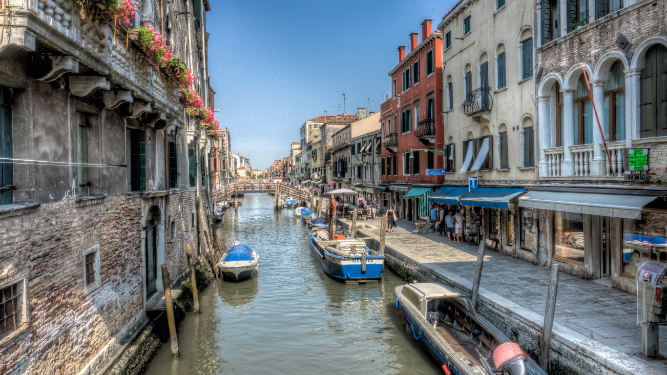 Обои канал, водный путь, водоем, городок, перевозка воды в разрешении 1366x768