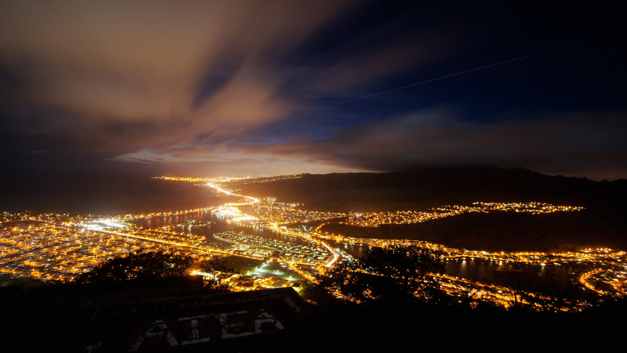 Обои город, ночь, ночное небо, облако, горизонт в разрешении 1280x720