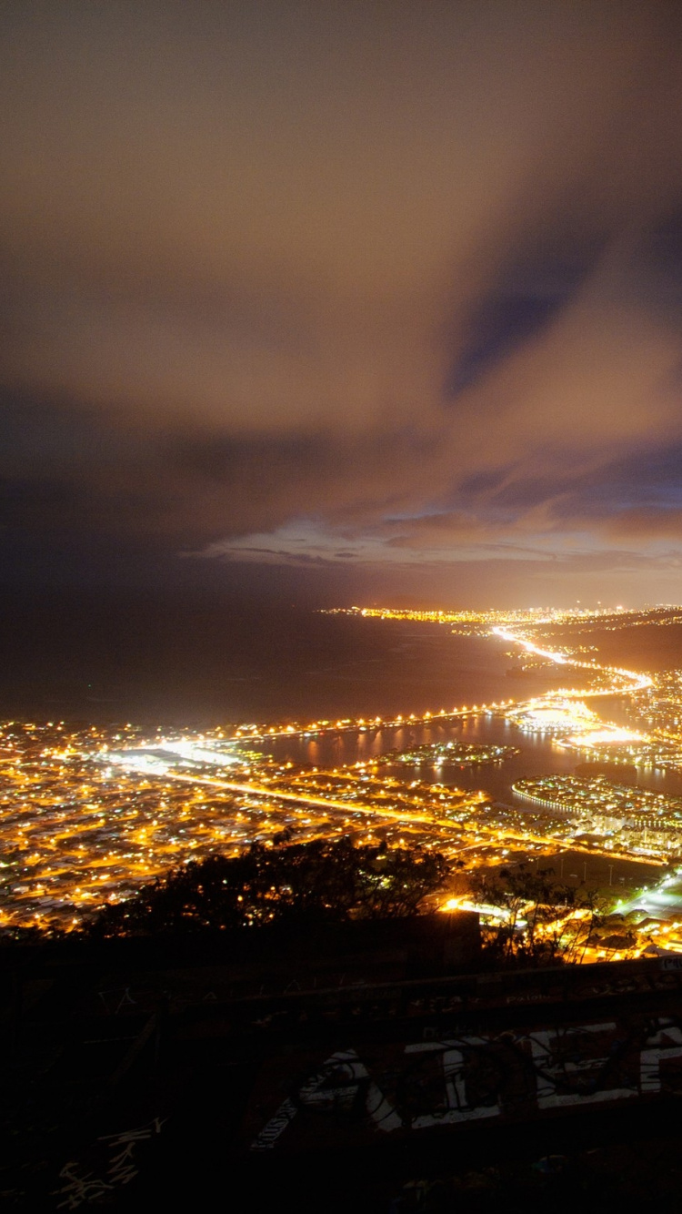 Обои город, ночь, ночное небо, облако, горизонт в разрешении 750x1334