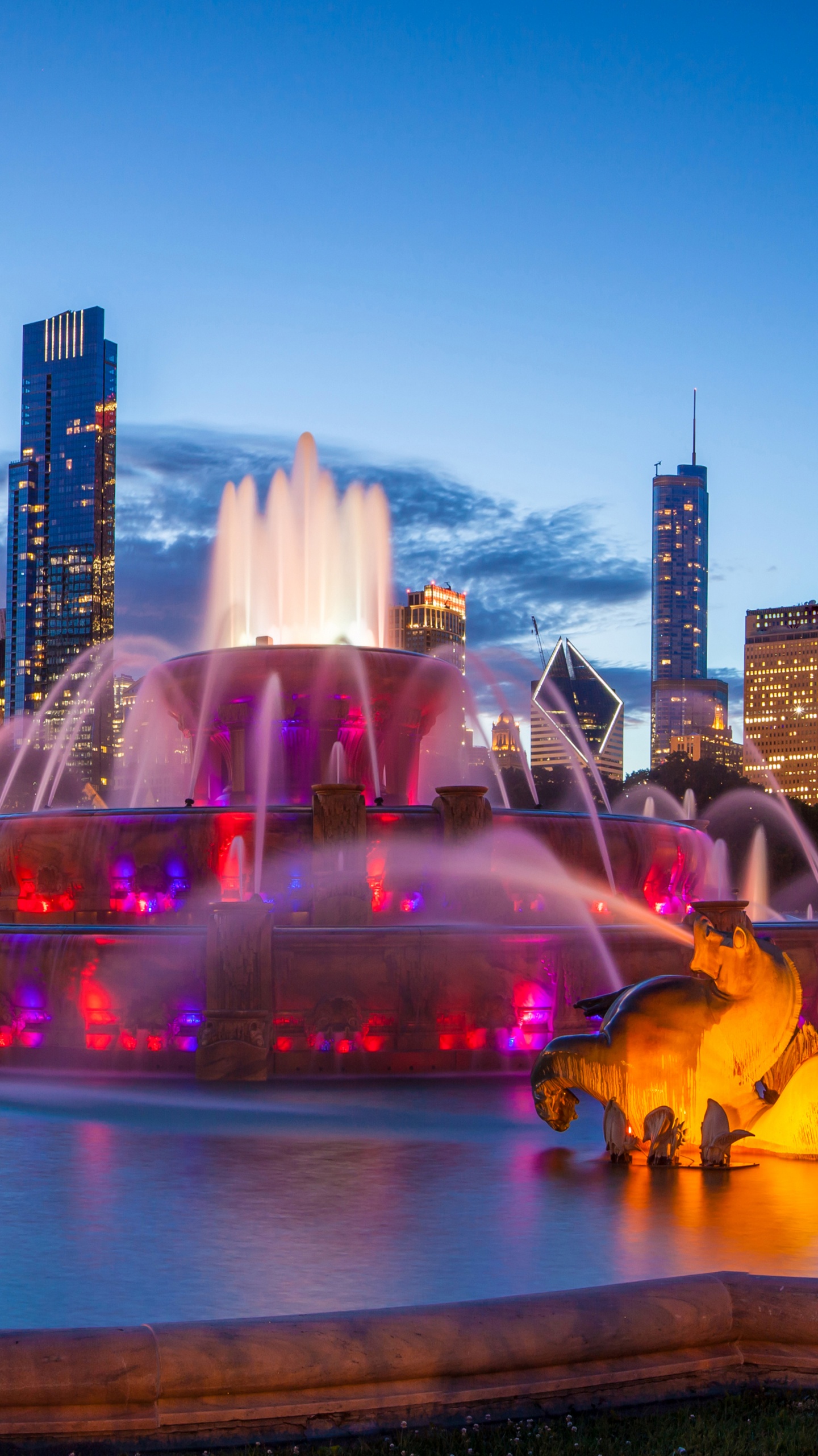 Обои городской пейзаж, город, фонтан, линия горизонта, ориентир в разрешении 1440x2560