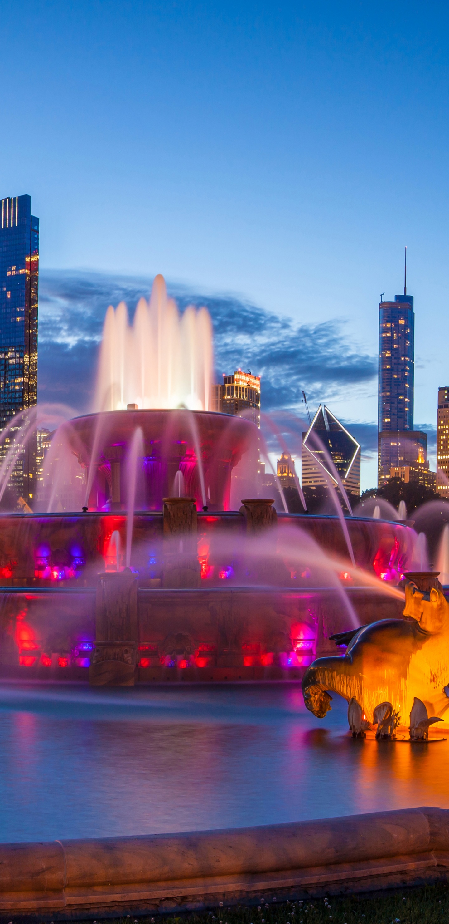 Обои городской пейзаж, город, фонтан, линия горизонта, ориентир в разрешении 1440x2960