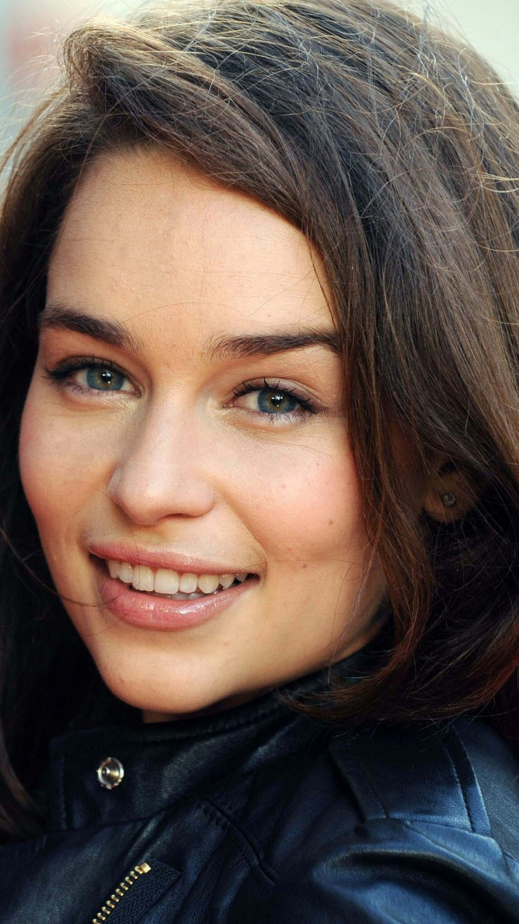 Обои Эмилия Кларк, дейенерис таргариен, Игра престолов, актер, прическа в разрешении 750x1334