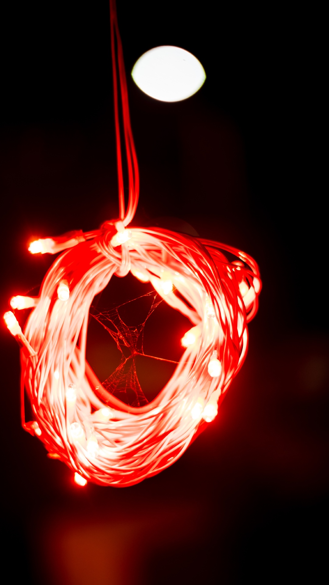 Обои красный цвет, свет, освещение, дизайн, круг в разрешении 1080x1920