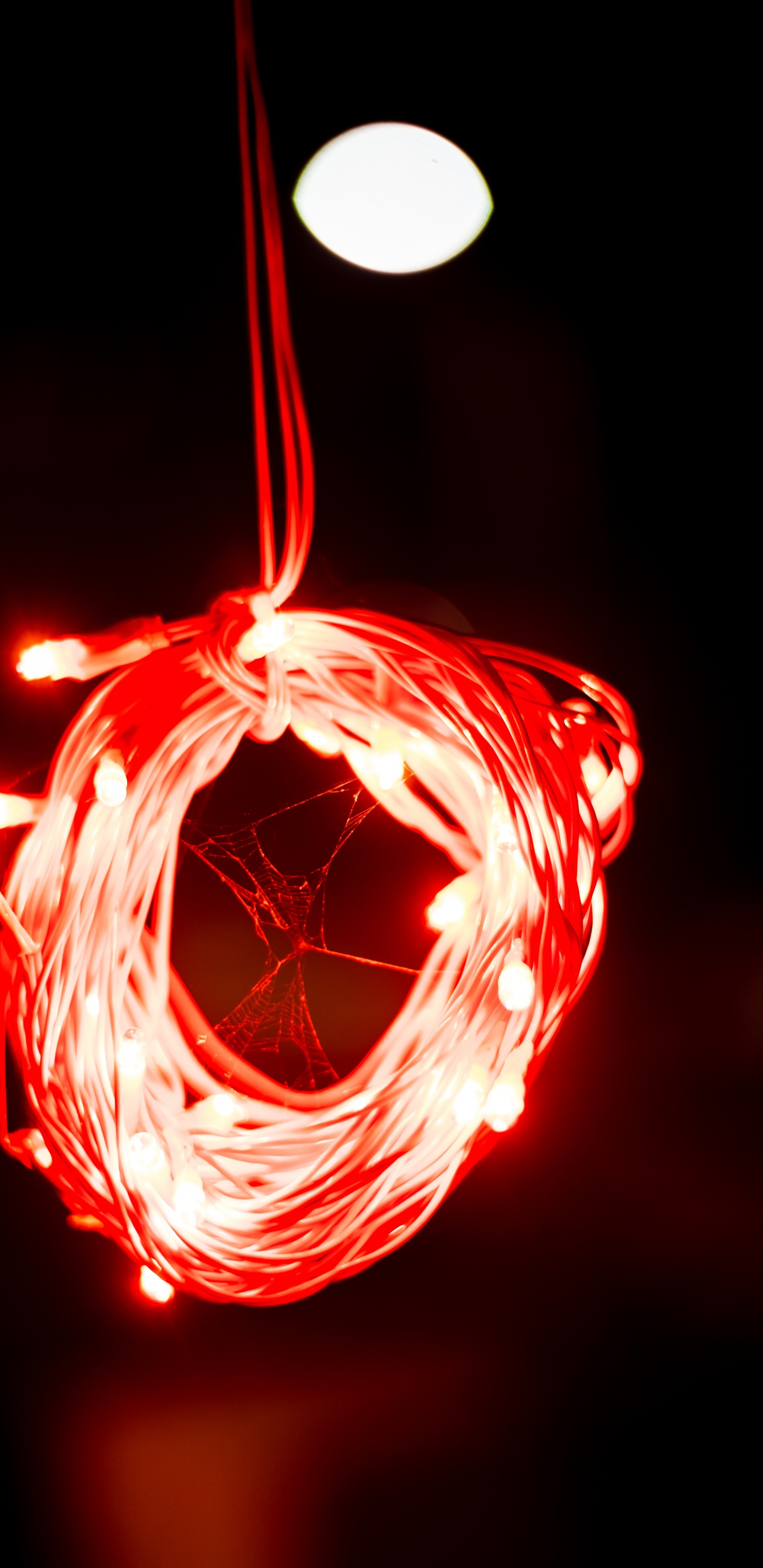 Обои красный цвет, свет, освещение, дизайн, круг в разрешении 1440x2960