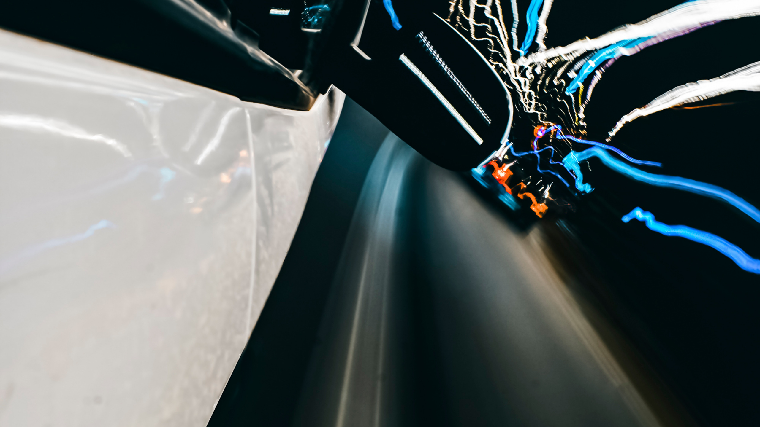 Обои дизайн, линия, крупный план, свет, черный и белый в разрешении 2560x1440