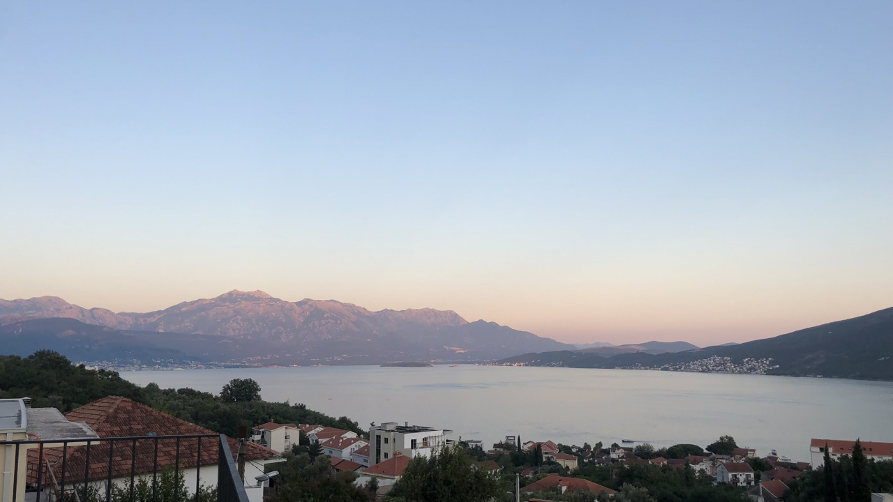 Обои вода, недвижимость, горный рельеф, нагорье, холм в разрешении 1280x720