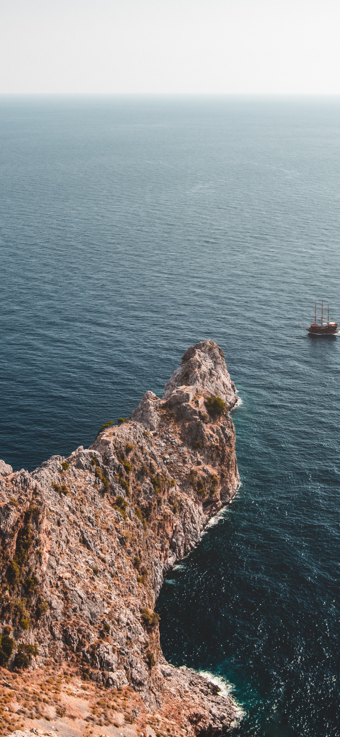 Обои оконечности полуострова Аланья, Алания, море, побережье, обрыв в разрешении 1125x2436