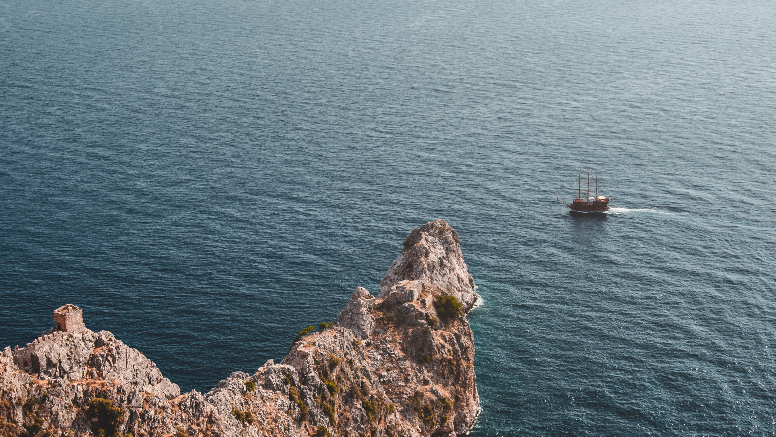 Обои оконечности полуострова Аланья, Алания, море, побережье, обрыв в разрешении 2560x1440