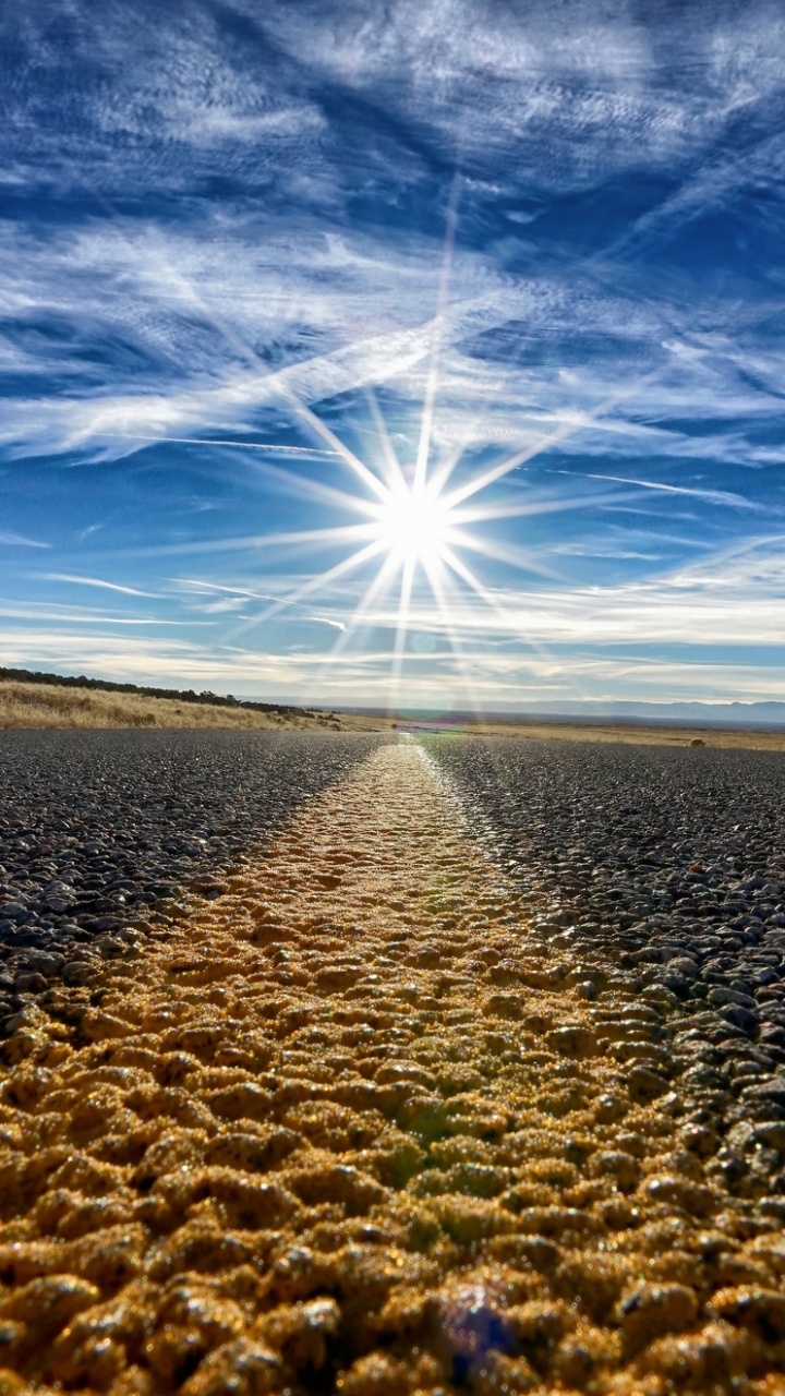 Обои горизонт, экорегион, солнечный свет, поле, дорога в разрешении 720x1280