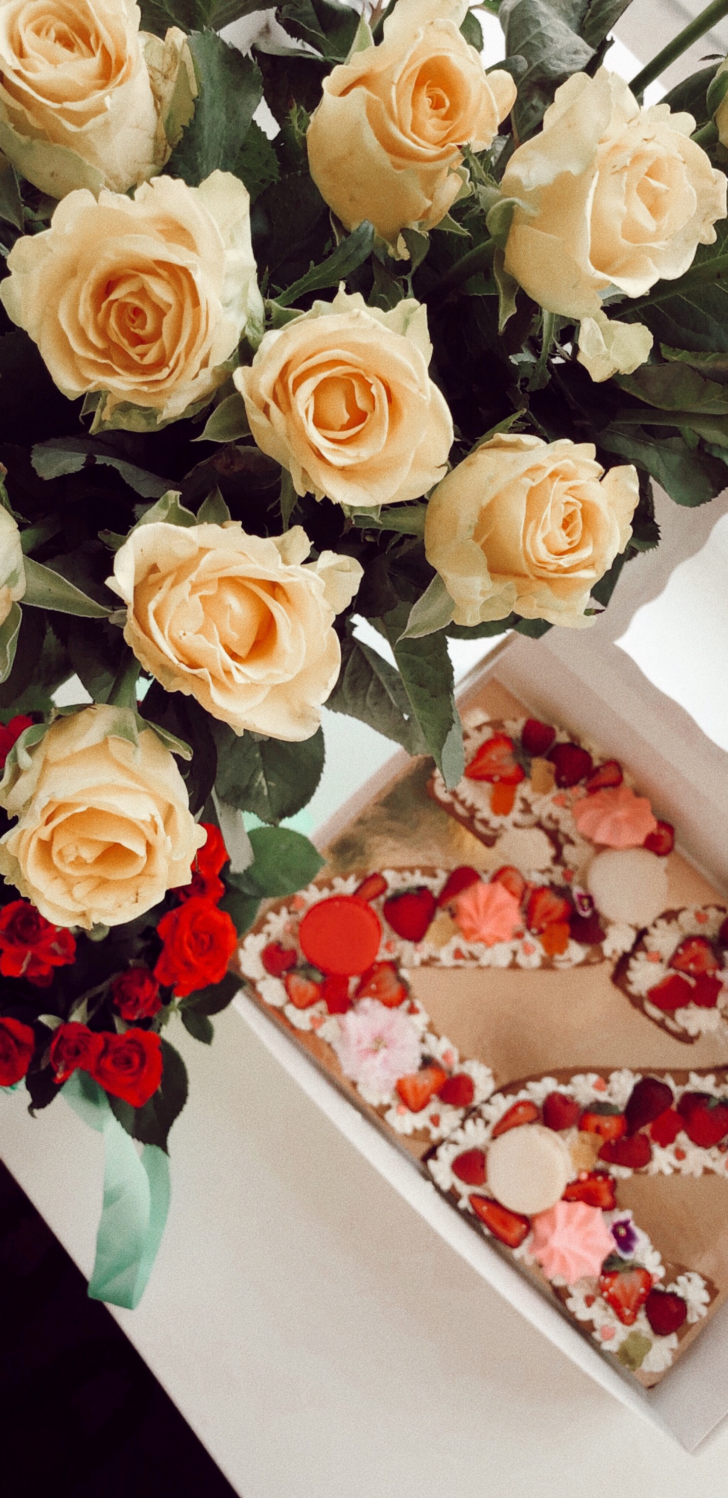 Обои цветочный букет, цветочный дизайн, сад роз, срезанные цветы, искусственный цветок в разрешении 1440x2960