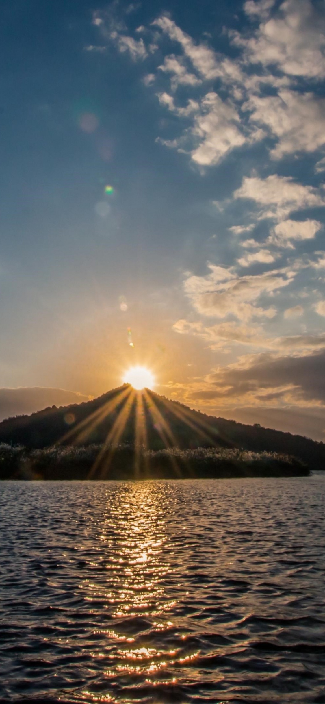 Обои закат озеро гора, закат, гора, природа, озеро в разрешении 1125x2436