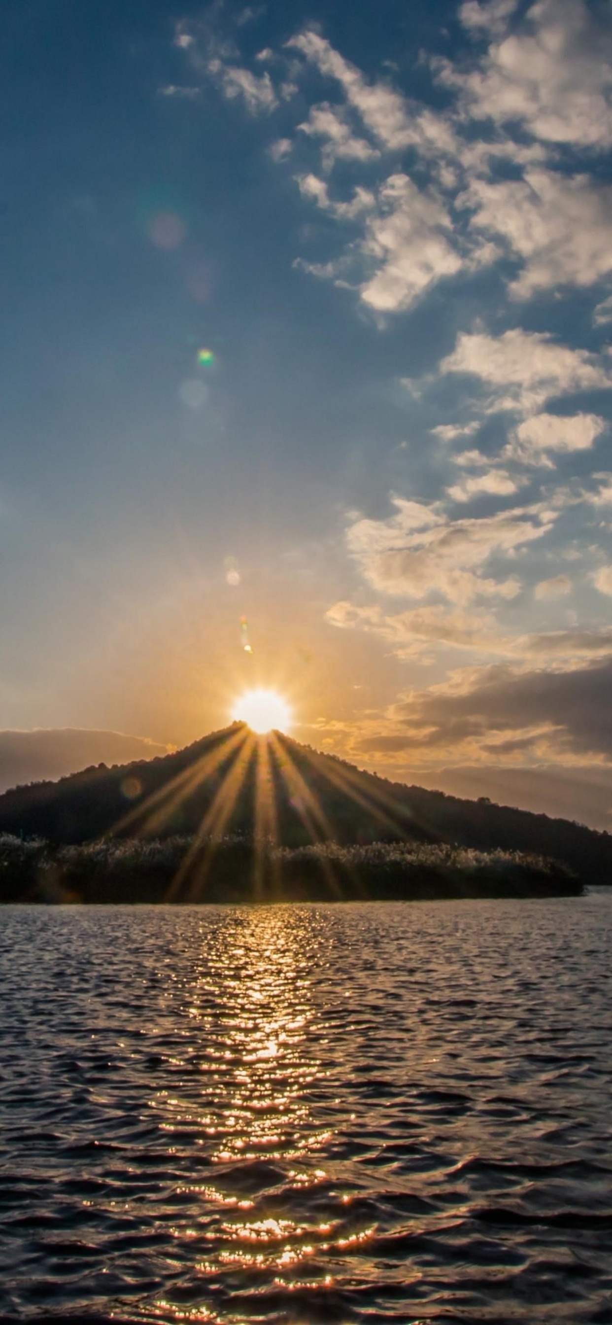 Обои закат озеро гора, закат, гора, природа, озеро в разрешении 1242x2688