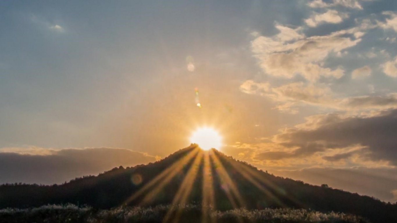 Обои закат озеро гора, закат, гора, природа, озеро в разрешении 1366x768