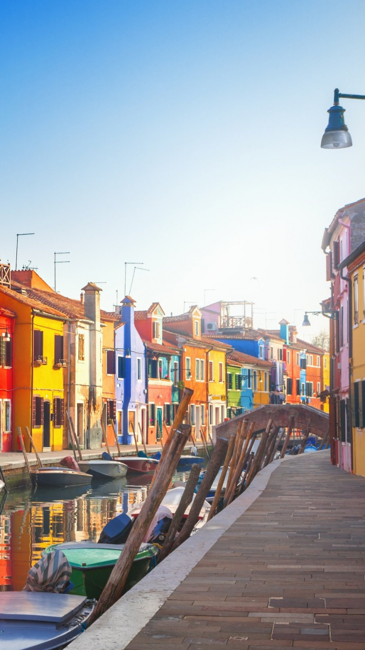 Обои водный путь, соседство, городок, канал, небо в разрешении 750x1334