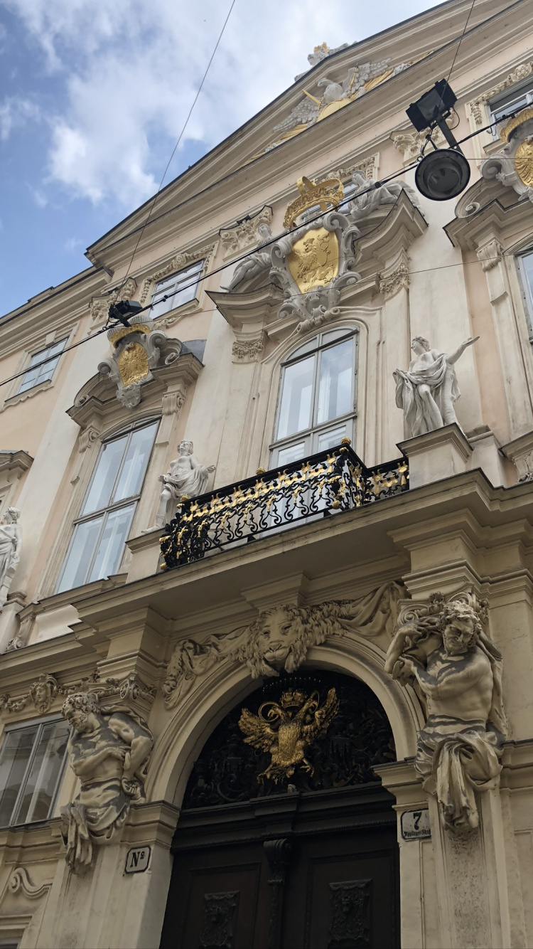 Обои ориентир, окно, классическая архитектура, архитектура, фасад в разрешении 750x1334