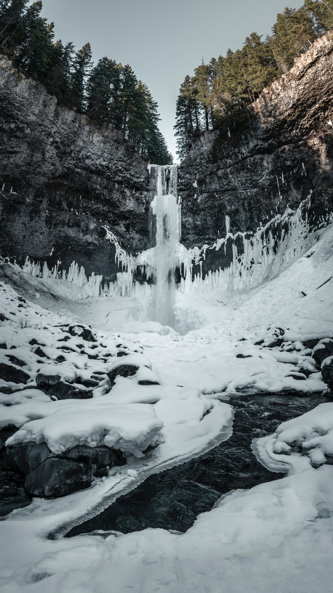 Обои водопад, природа, вода, зима, снег в разрешении 1080x1920
