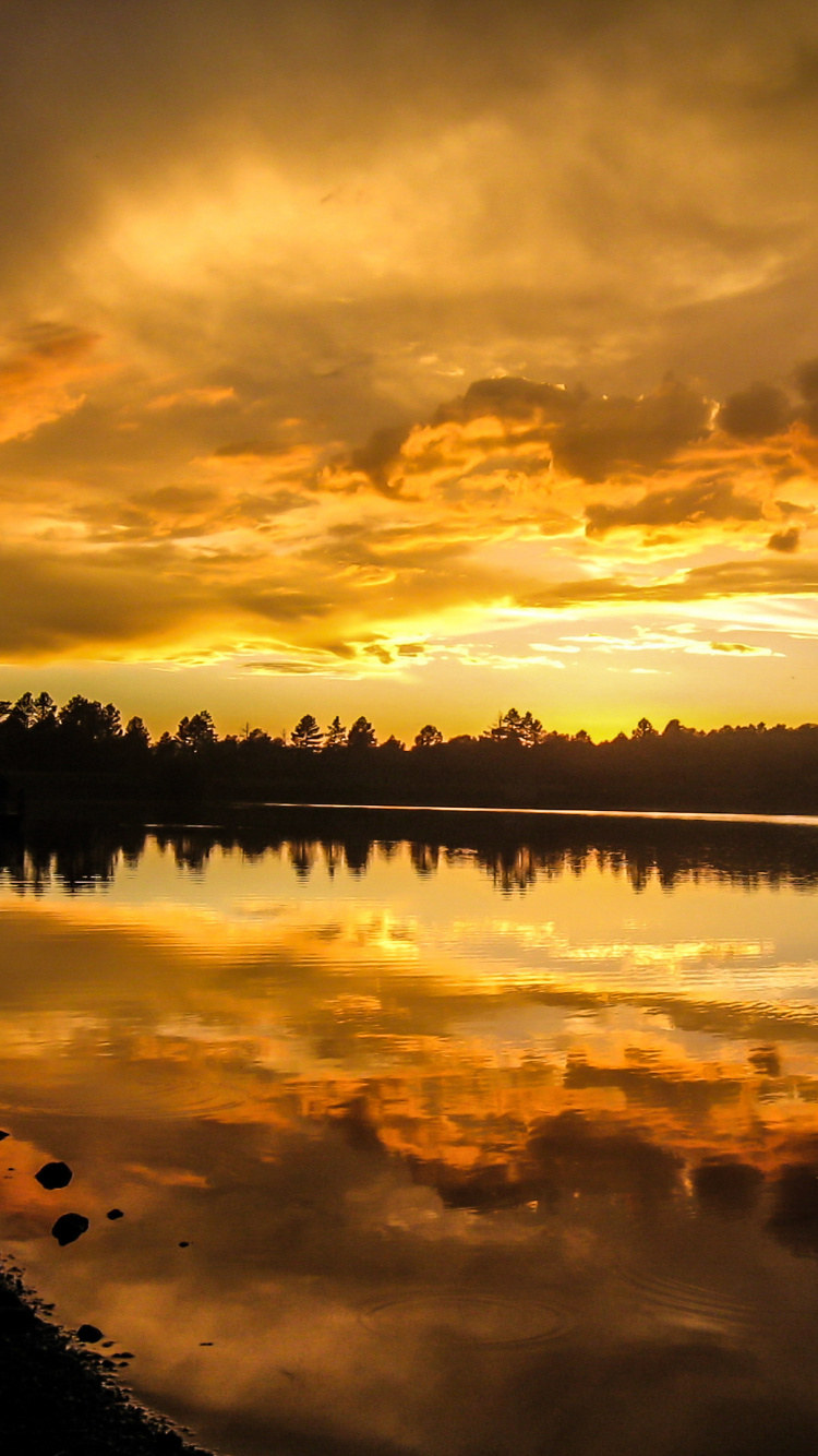 Обои природа, отражение, вода, послесвечение, закат в разрешении 750x1334