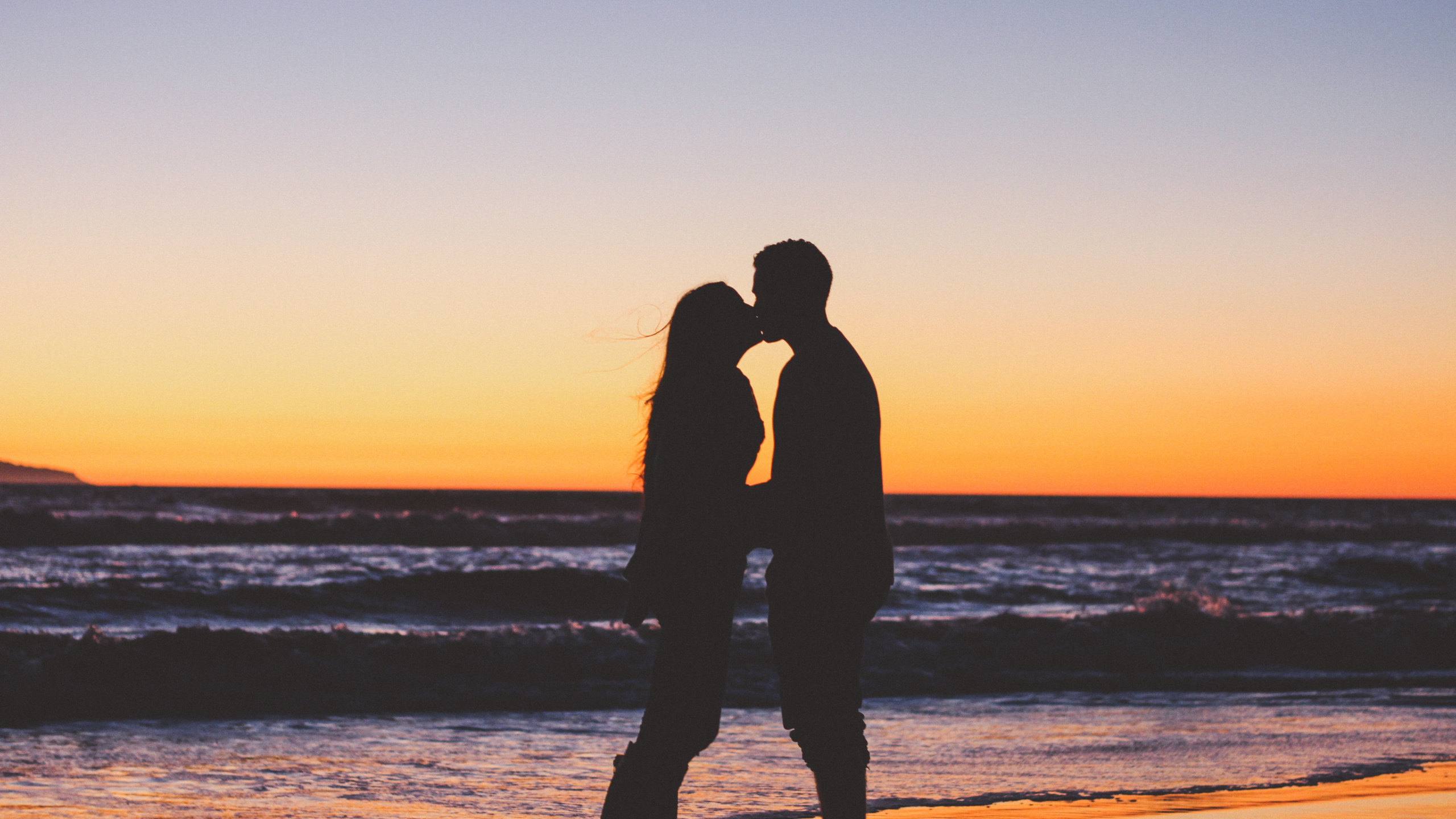 Обои роман, Люди в природе, горизонт, пляж, закат в разрешении 2560x1440