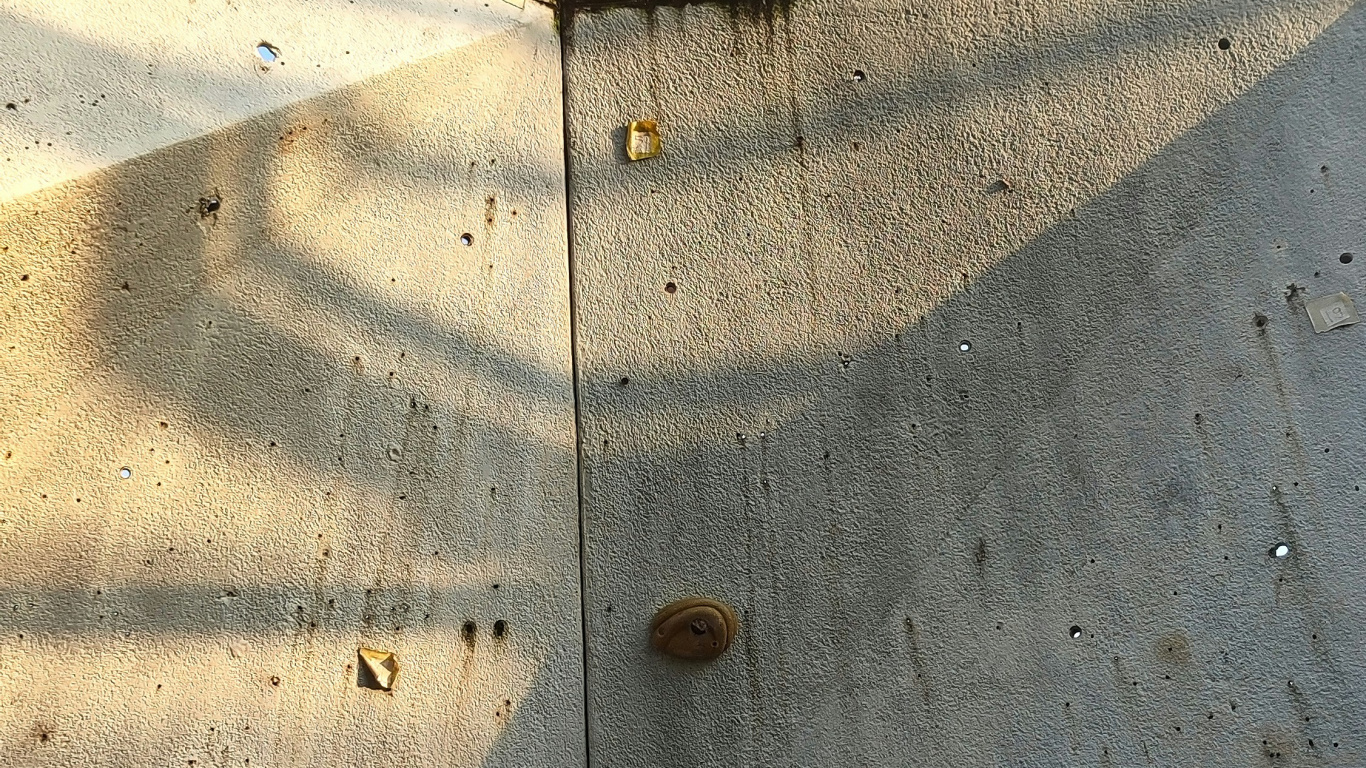 Обои бетон, восхождение, скалодром, упражнение, боулдеринг в разрешении 1366x768