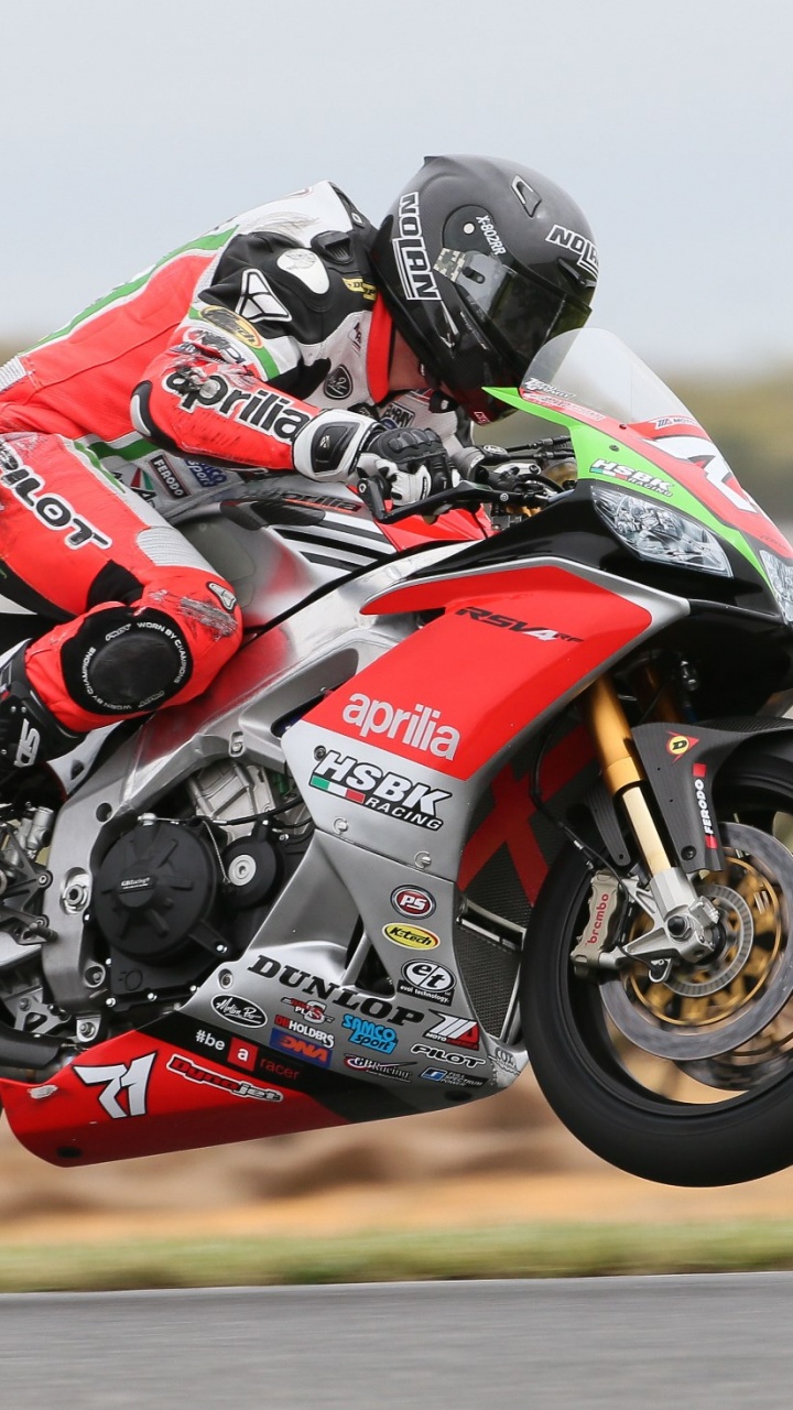 Обои априлия, мотоцикл, Априлия rsv4 РФ, супербайк, мотогонщик в разрешении 720x1280