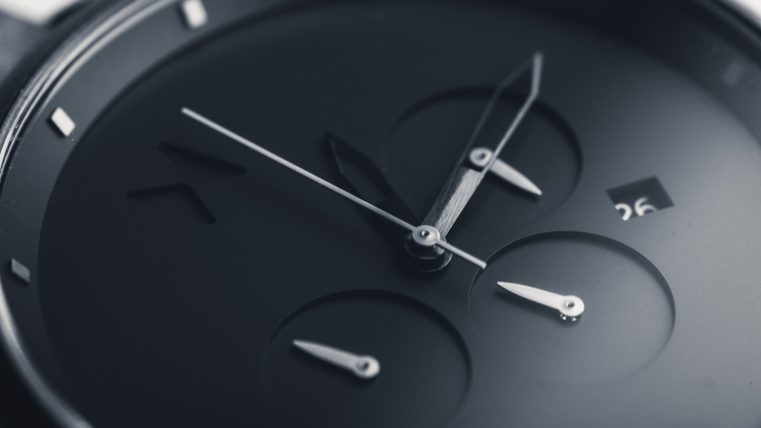 Обои металл, циферблат, наручные, часы, автомобиль в разрешении 2560x1440