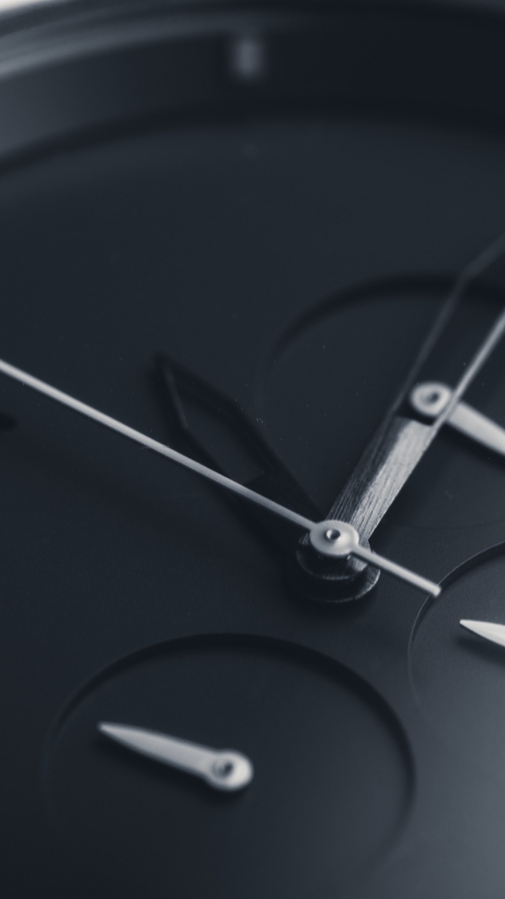 Обои металл, циферблат, наручные, часы, автомобиль в разрешении 720x1280