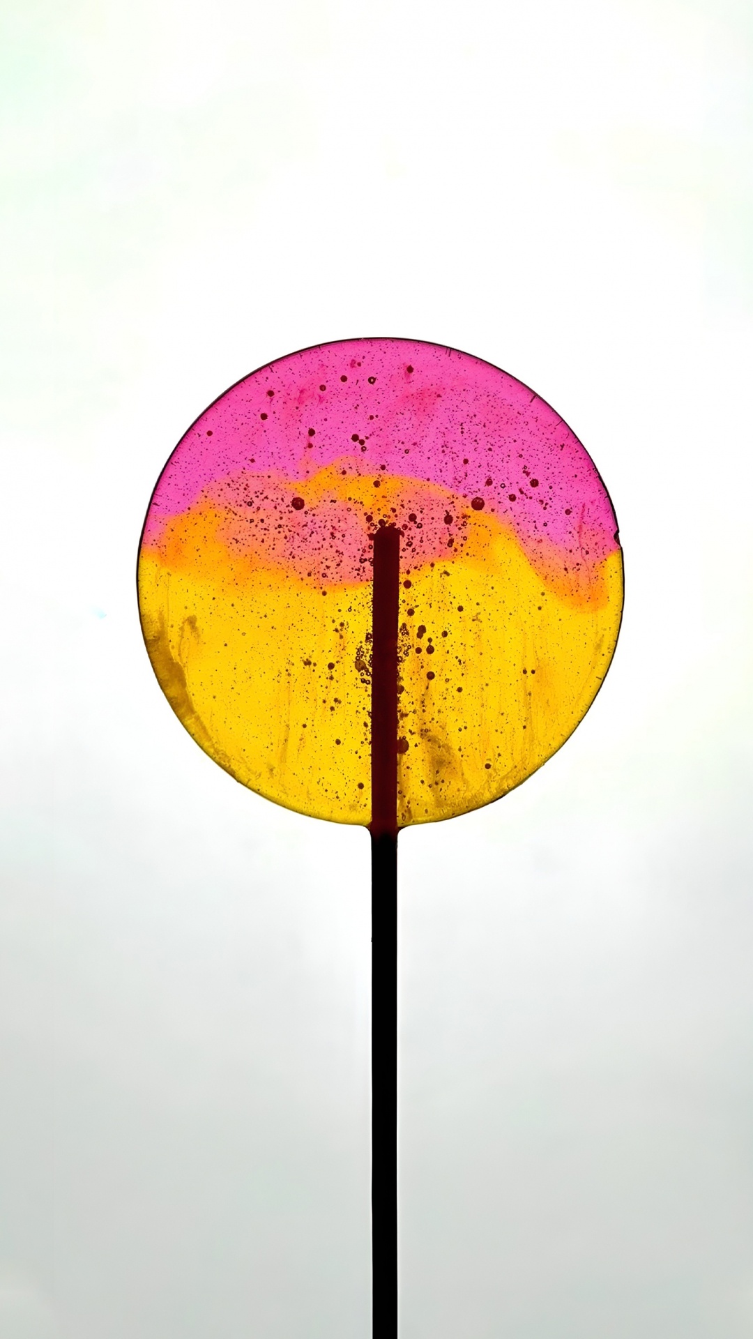 Обои iPhone 14, iPhone 14 Pro, iOS 16, яблоко, красочность в разрешении 1080x1920