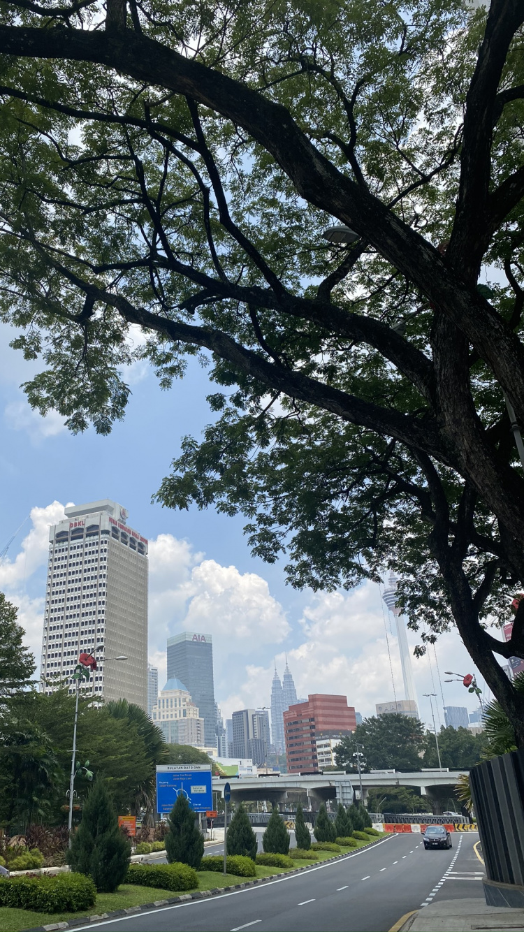 Обои Куала Лумпур, Малайзия, дорога, дневное время, соседство в разрешении 750x1334