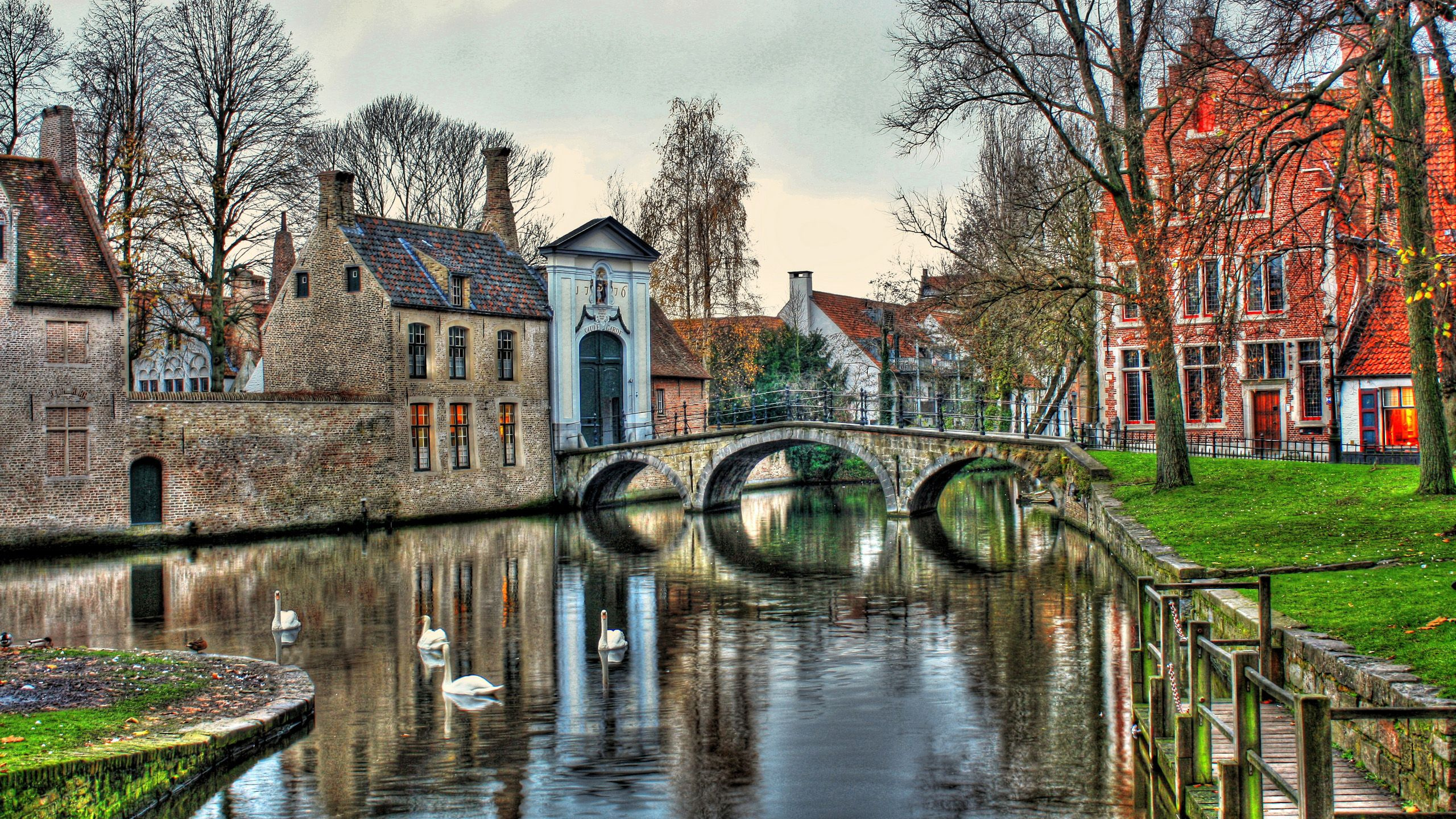 Обои Брюгге, водный путь, канал, вода, отражение в разрешении 2560x1440