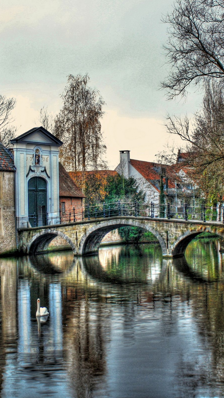 Обои Брюгге, водный путь, канал, вода, отражение в разрешении 750x1334