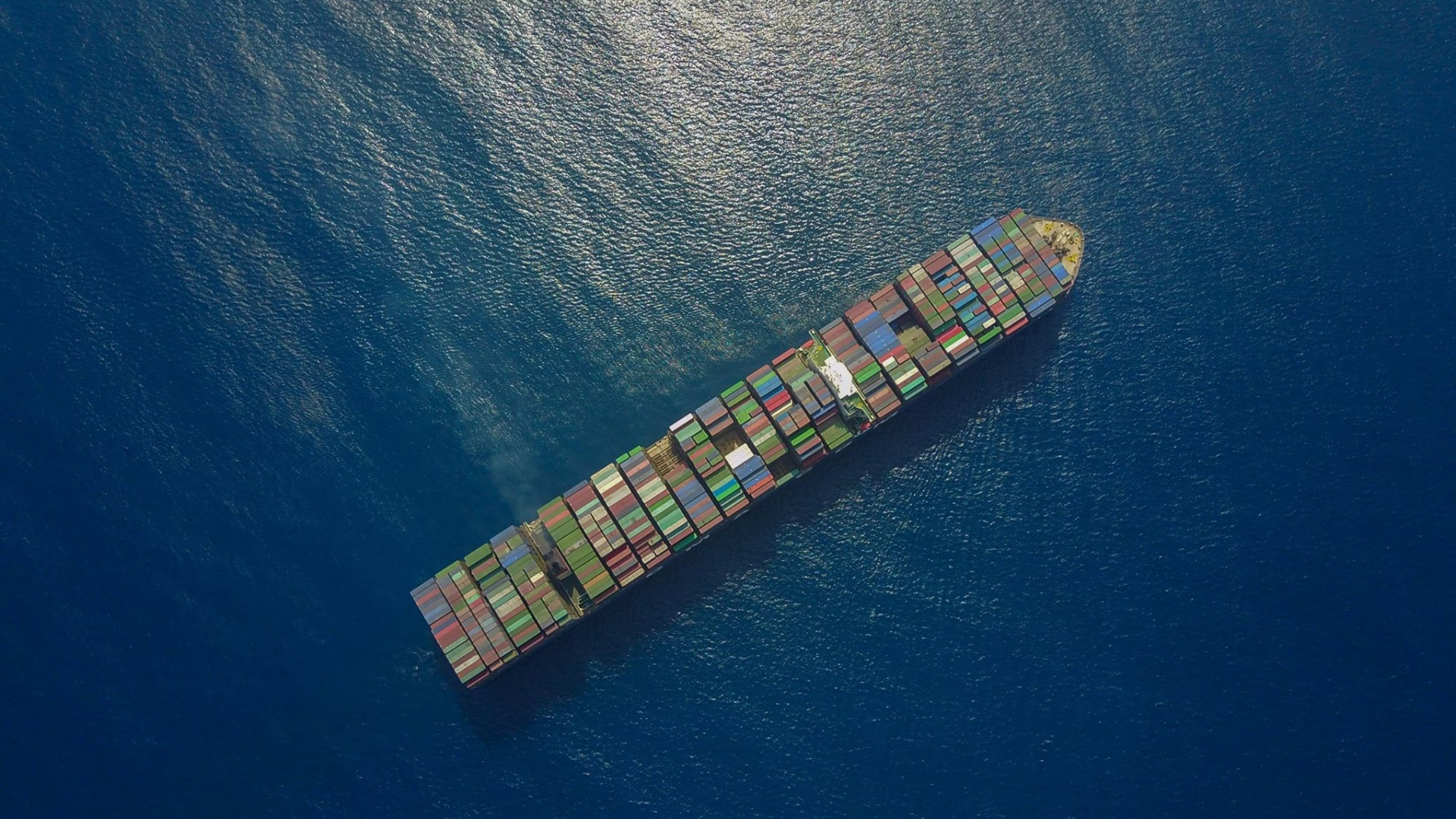 Обои корабль, грузовые перевозки, интермодальный контейнер, грузовое судно, груз в разрешении 1920x1080