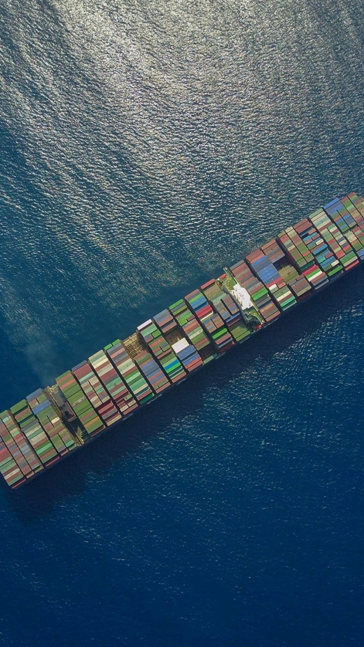 Обои корабль, грузовые перевозки, интермодальный контейнер, грузовое судно, груз в разрешении 720x1280