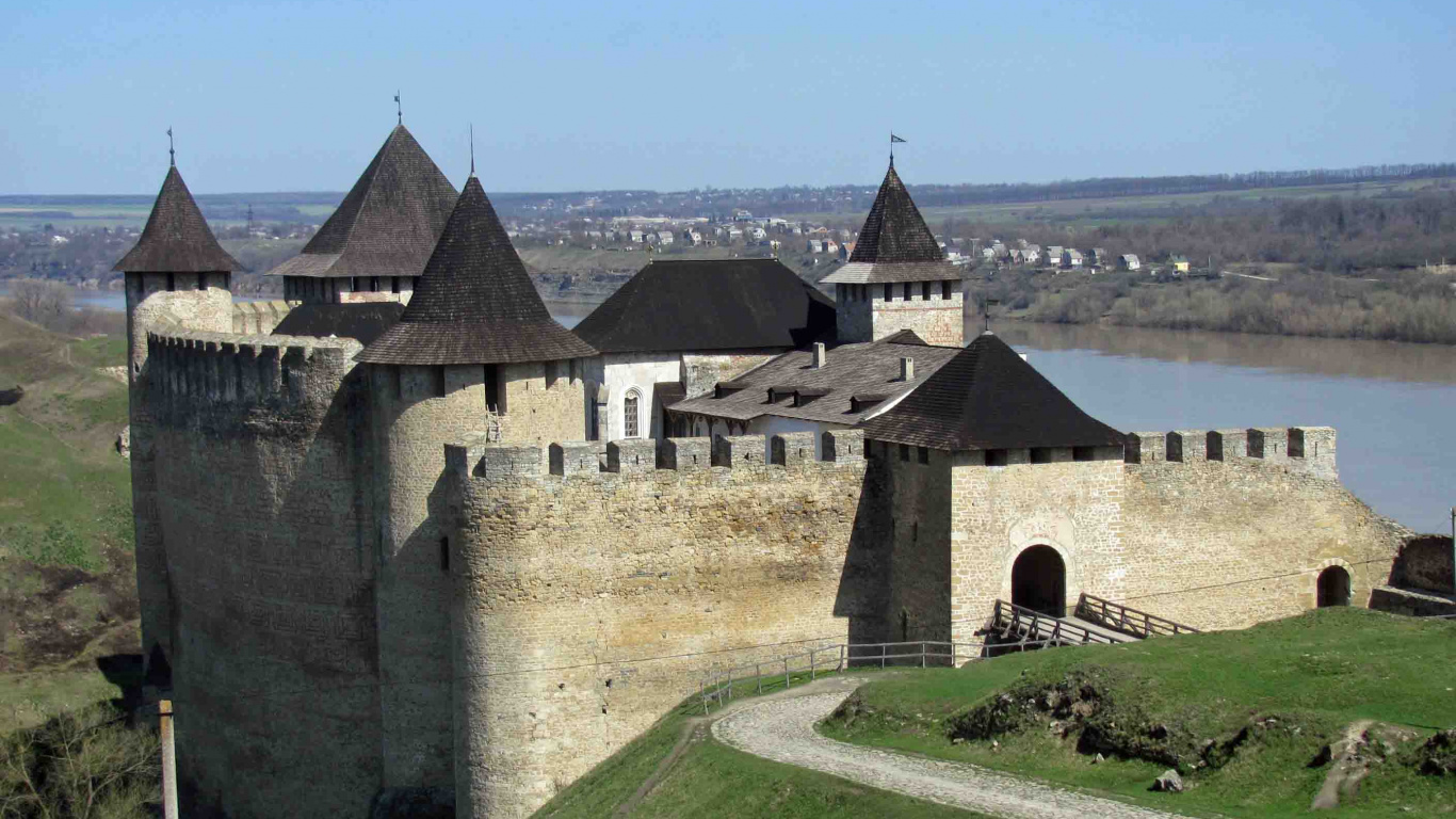 Обои средневековье, замок, фортификация, средневековая архитектура, здание в разрешении 1366x768