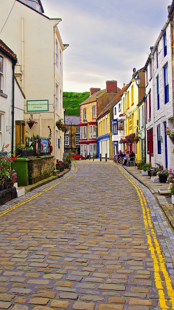 Обои аллея, улица, фасад, город, городок в разрешении 720x1280