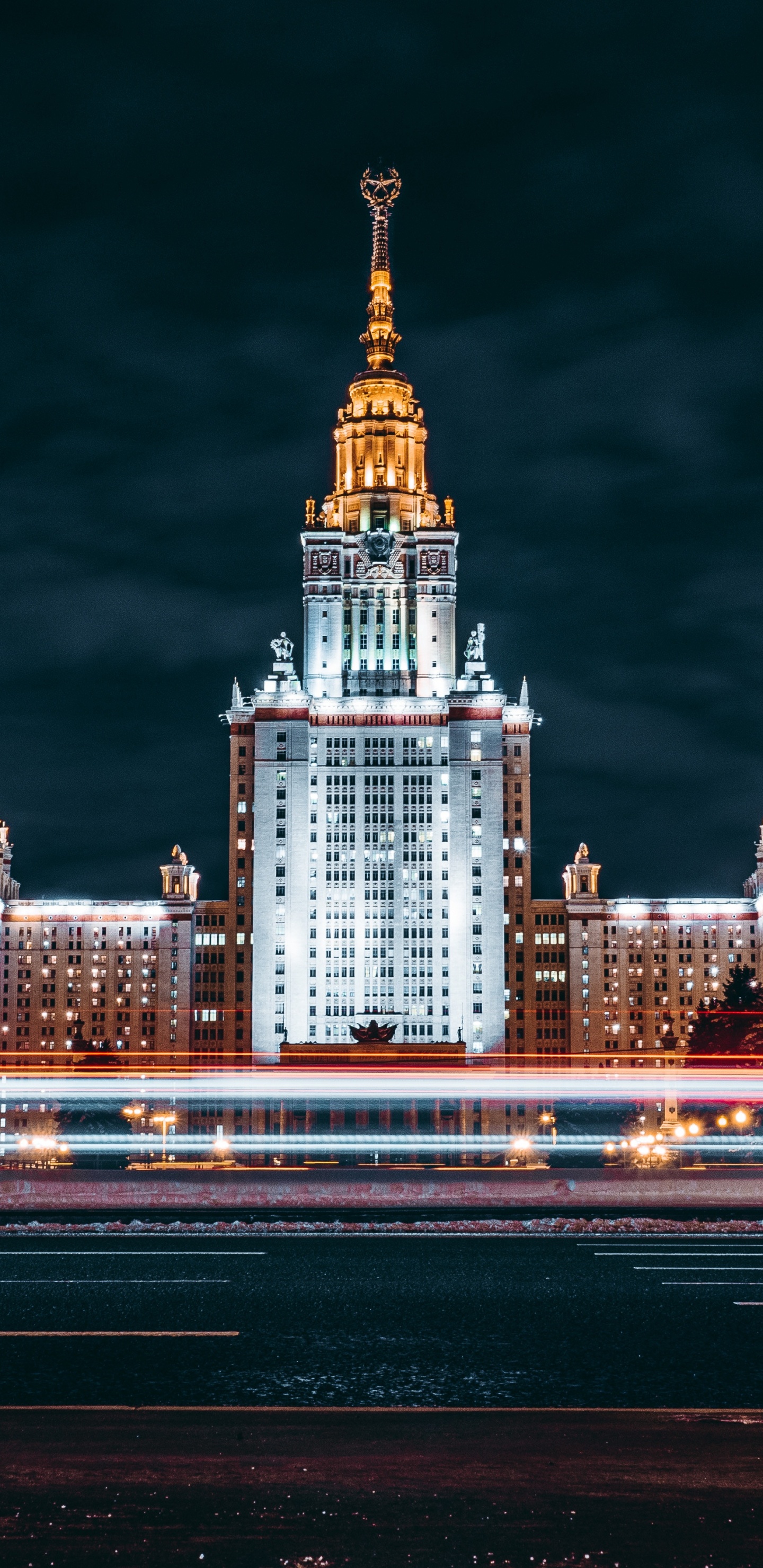 Обои Московский государственный университет, ориентир, ночь, город, городской район в разрешении 1440x2960