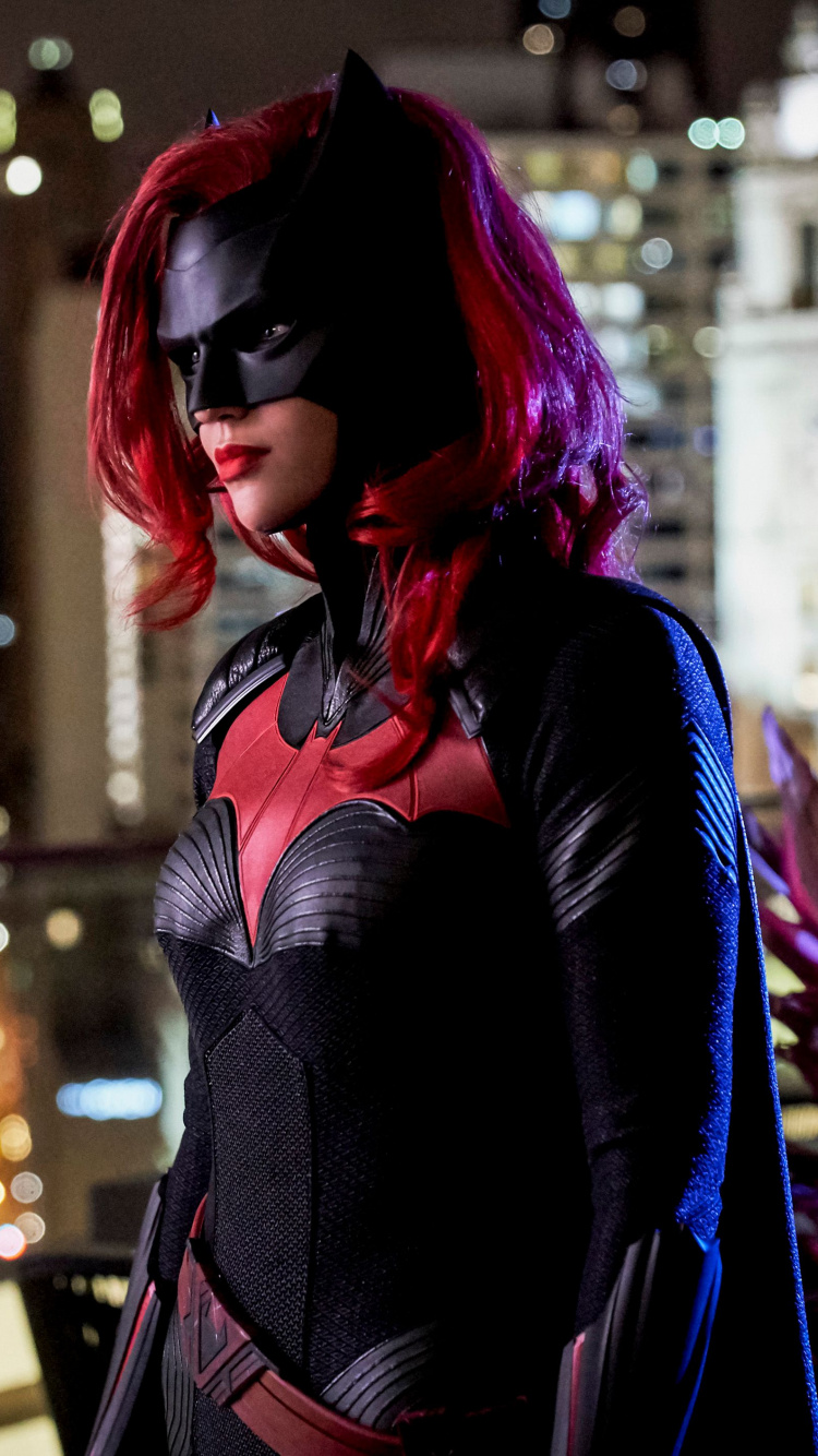 Обои Бэтвумен СW, розовый, Бэтмен, город, ЗП в разрешении 750x1334