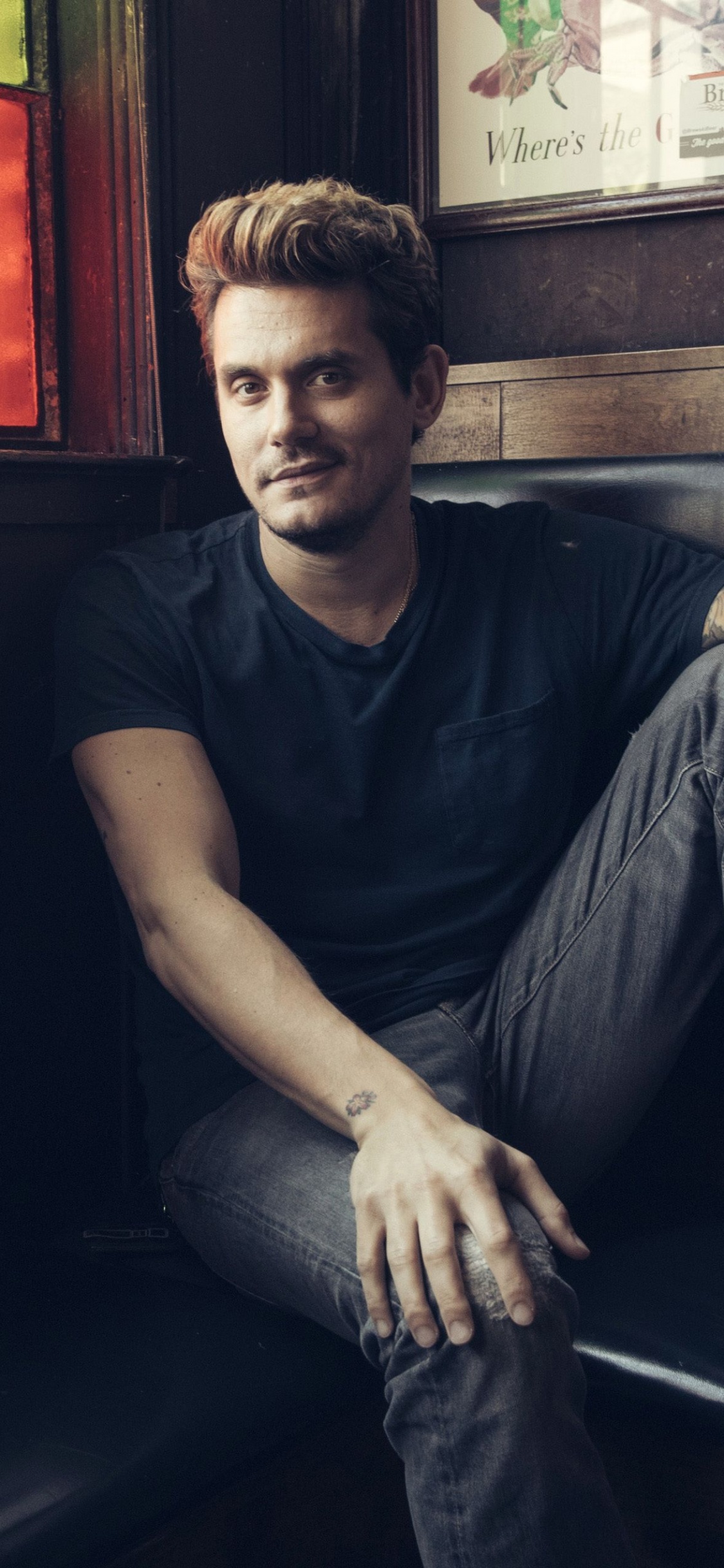 Обои рука, человек, мужской, обувь, прохлада в разрешении 1125x2436