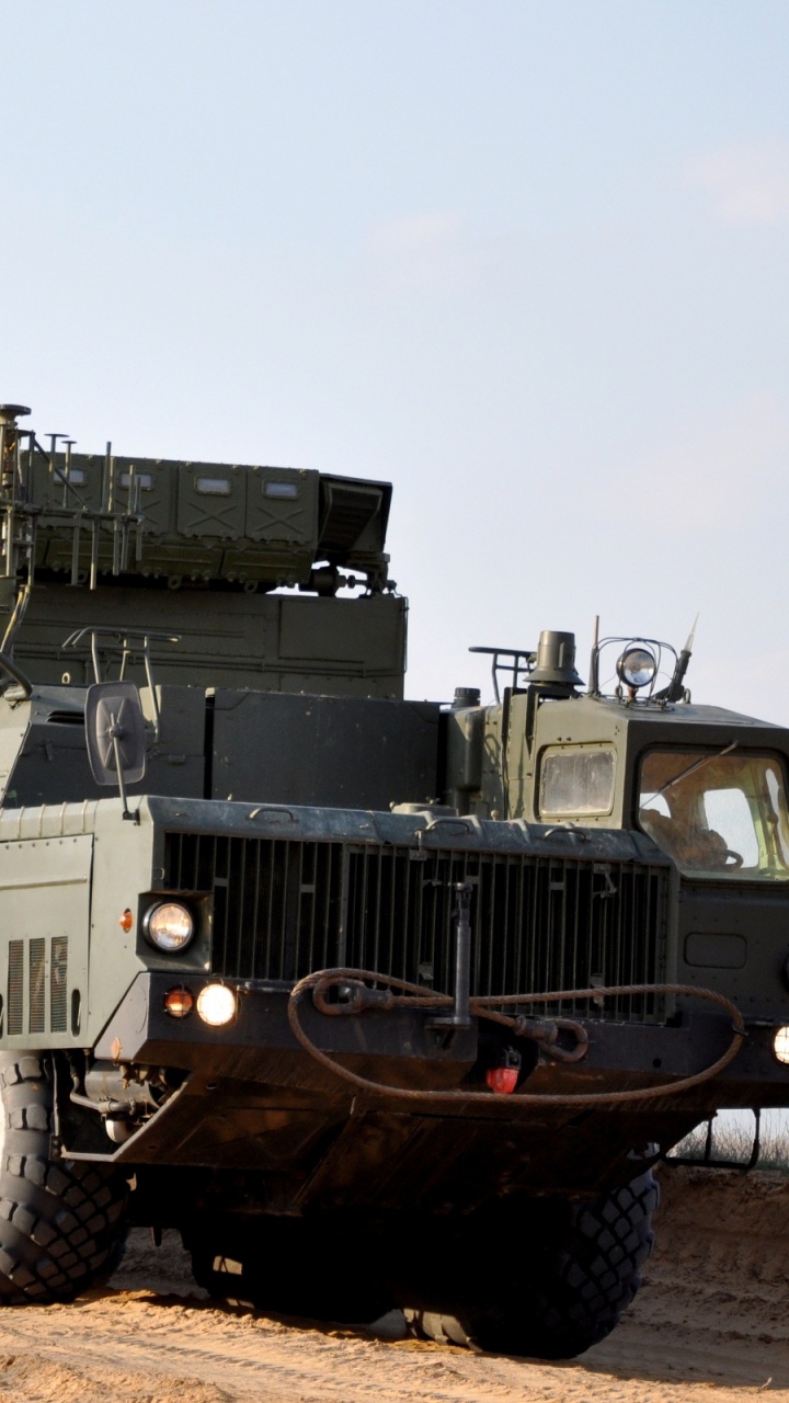 Обои грузовик, военнослужащие, транспорт, броневик, военные в разрешении 720x1280