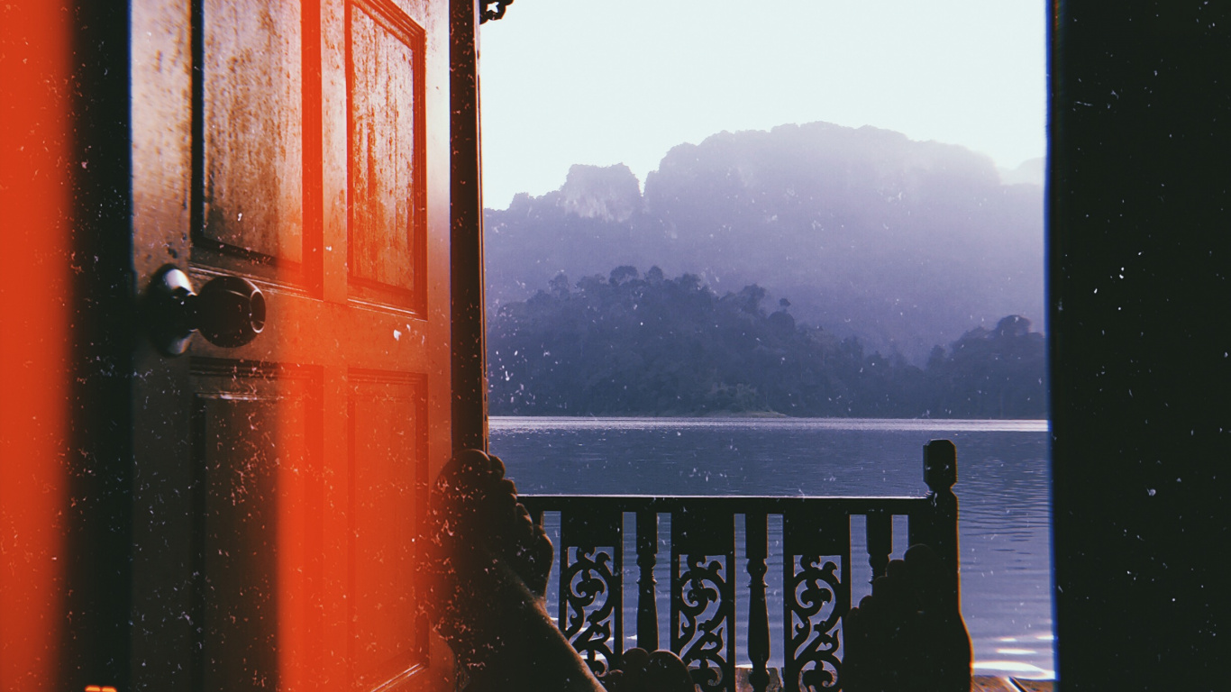 Обои отражение, вода, математика, геометрия, полутона и оттенки в разрешении 1366x768