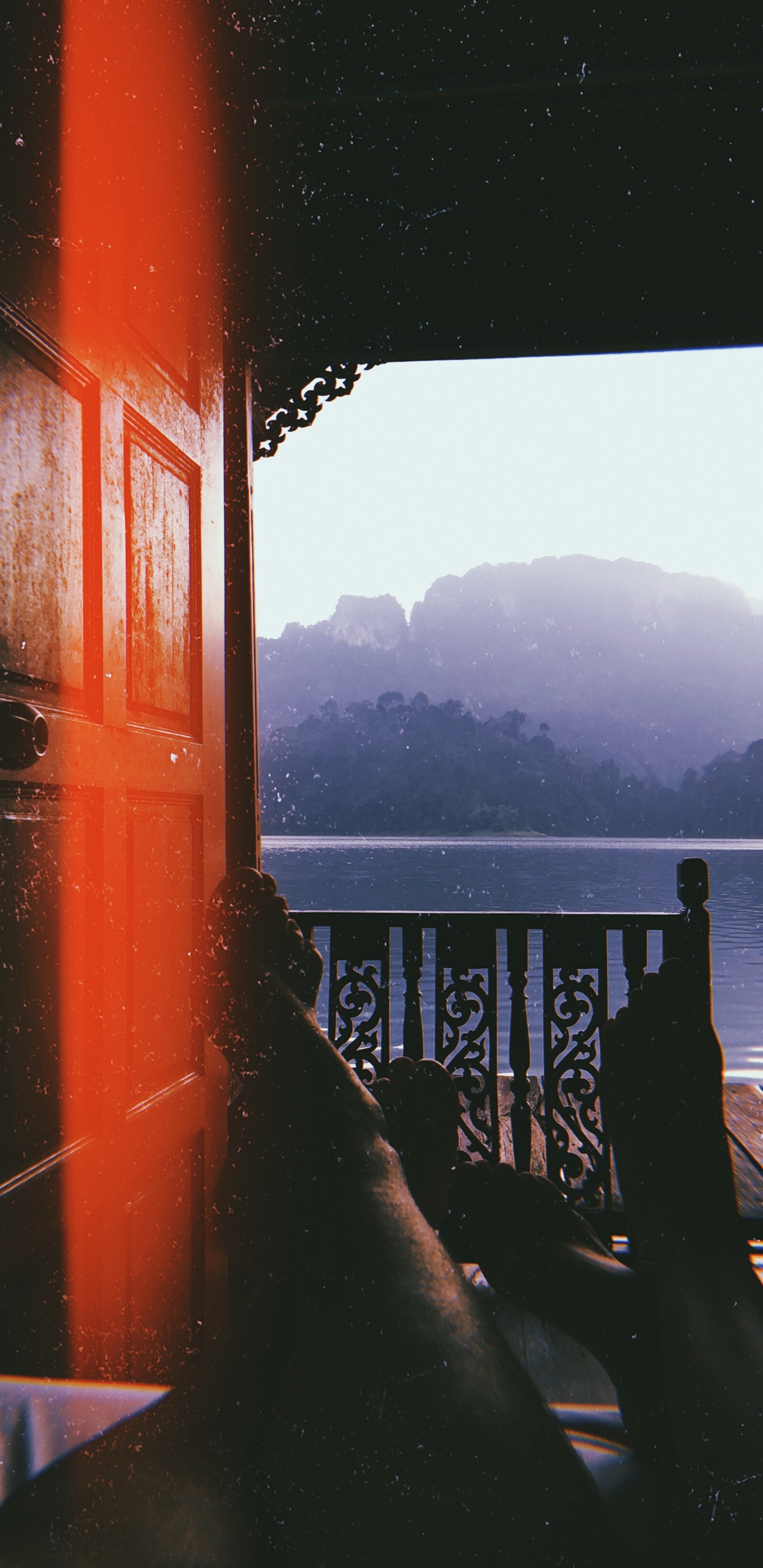 Обои отражение, вода, математика, геометрия, полутона и оттенки в разрешении 1440x2960