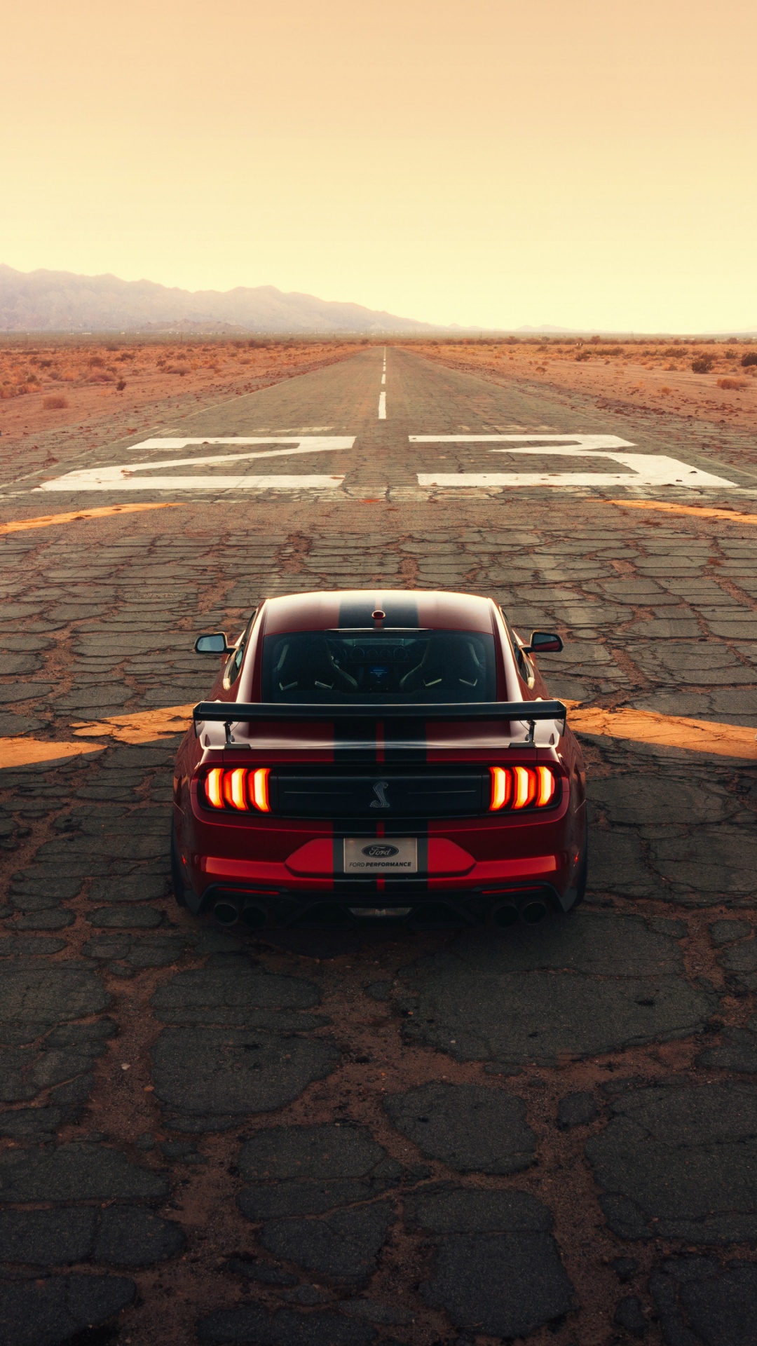 Обои Бугатти вейрон, 2020 Форд Мустанг, кузов купе, Форд Производительность, автомобиль среднего размера в разрешении 1080x1920