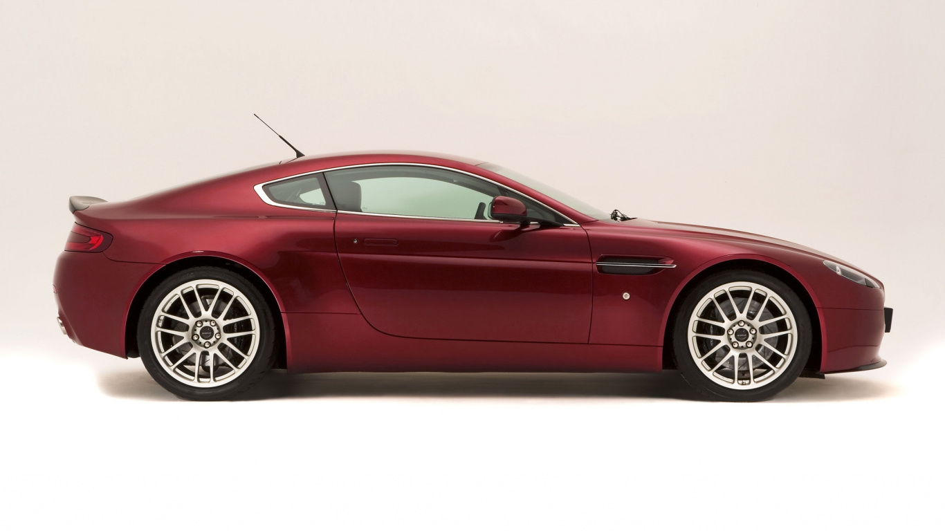 Обои aston martin vantage, Астон Мартин дбс V12, автомобиль, Кабриолет, двигатель v8 в разрешении 1366x768