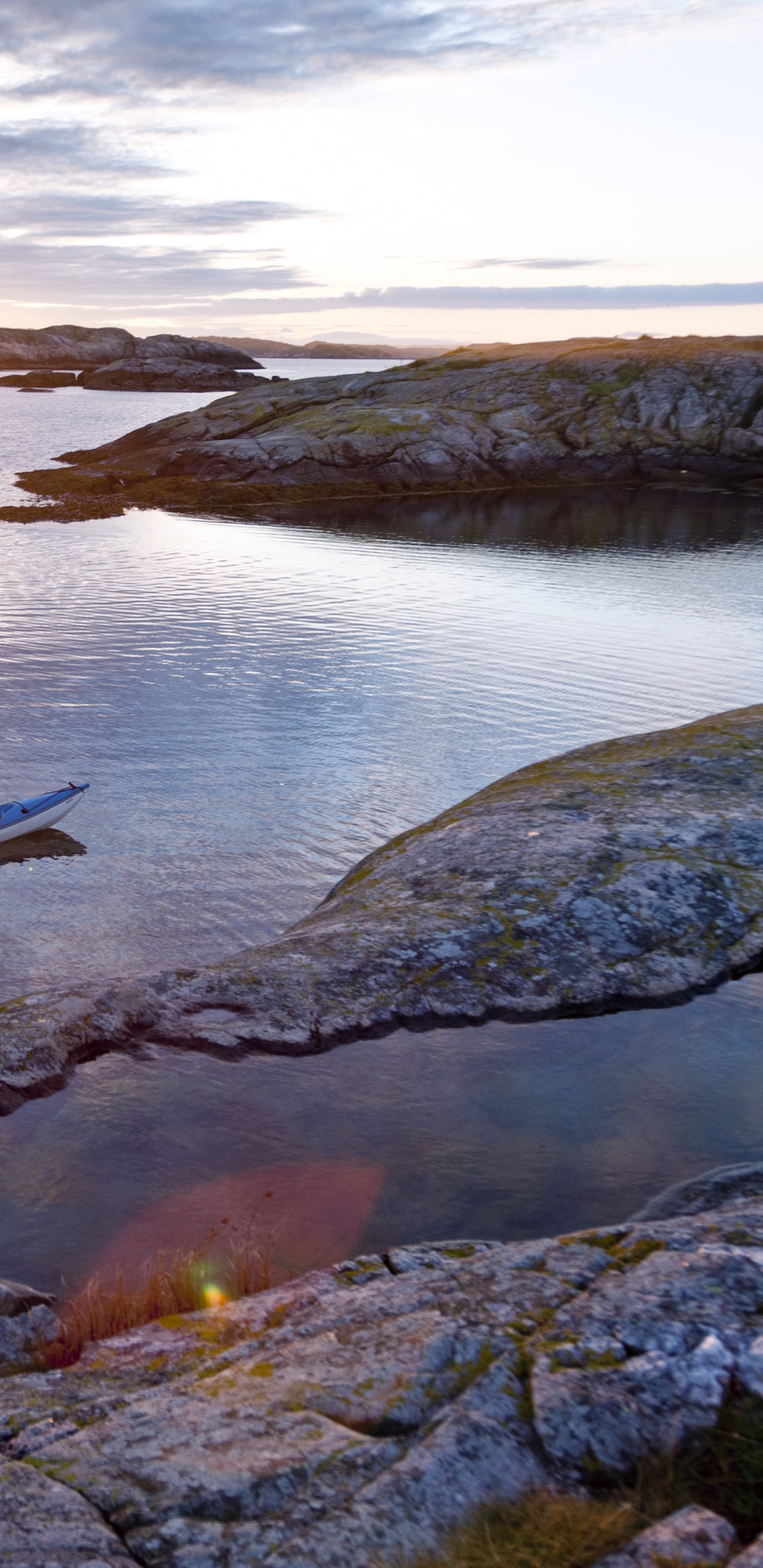 Обои байдарка, морской каяк, каякинг, лодка, рок в разрешении 1440x2960