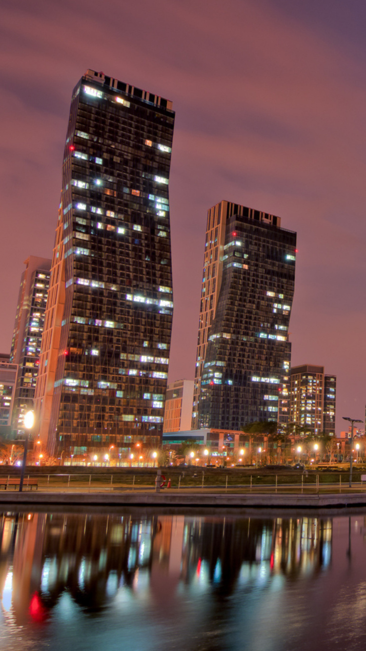 Обои луна, городской пейзаж, город, линия горизонта, ночь в разрешении 750x1334