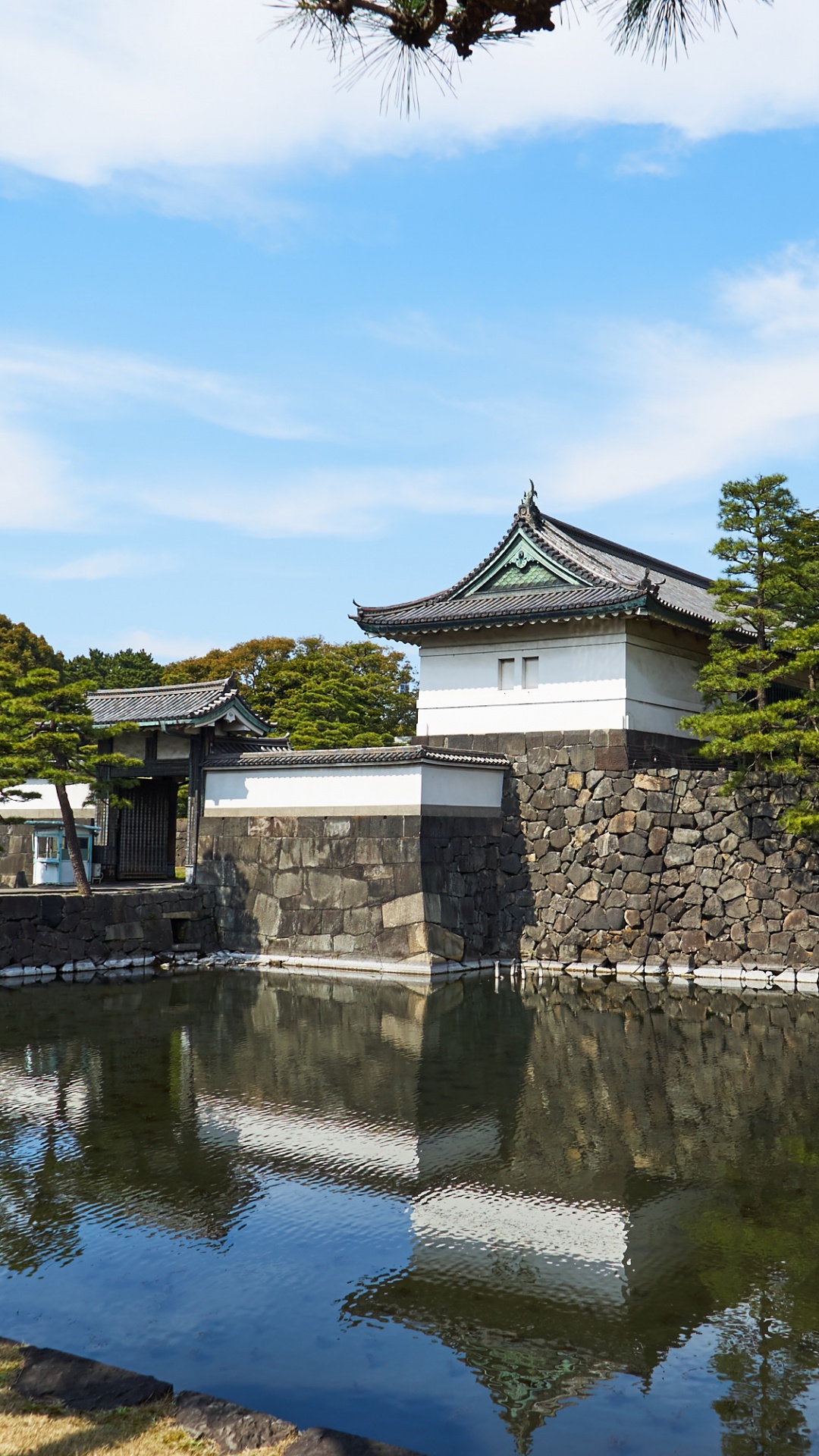 Обои отражение, архитектура, вода, водный путь, водохранилище в разрешении 1080x1920