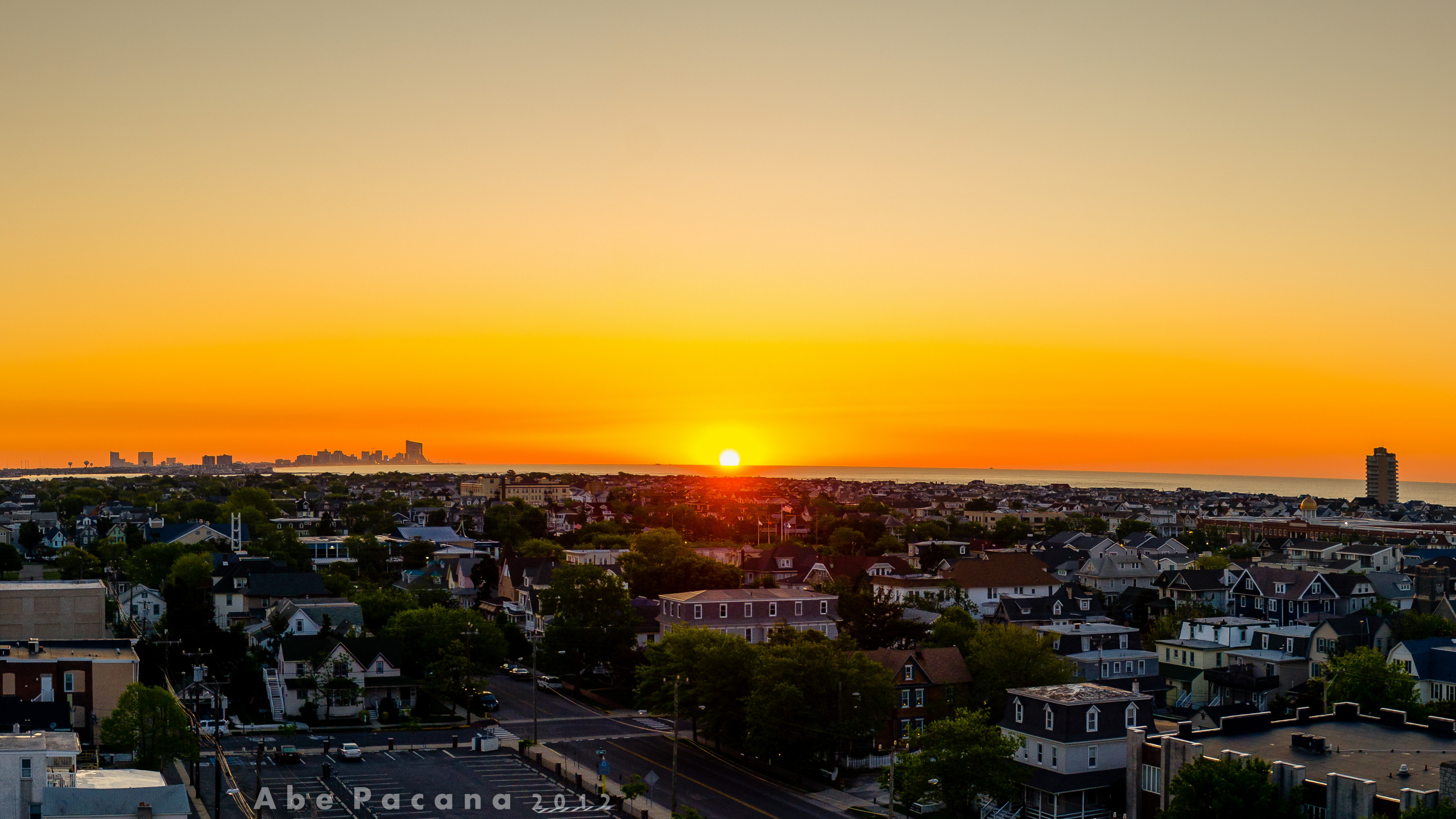 Обои закат, горизонт, городской пейзаж, городской район, город в разрешении 2560x1440