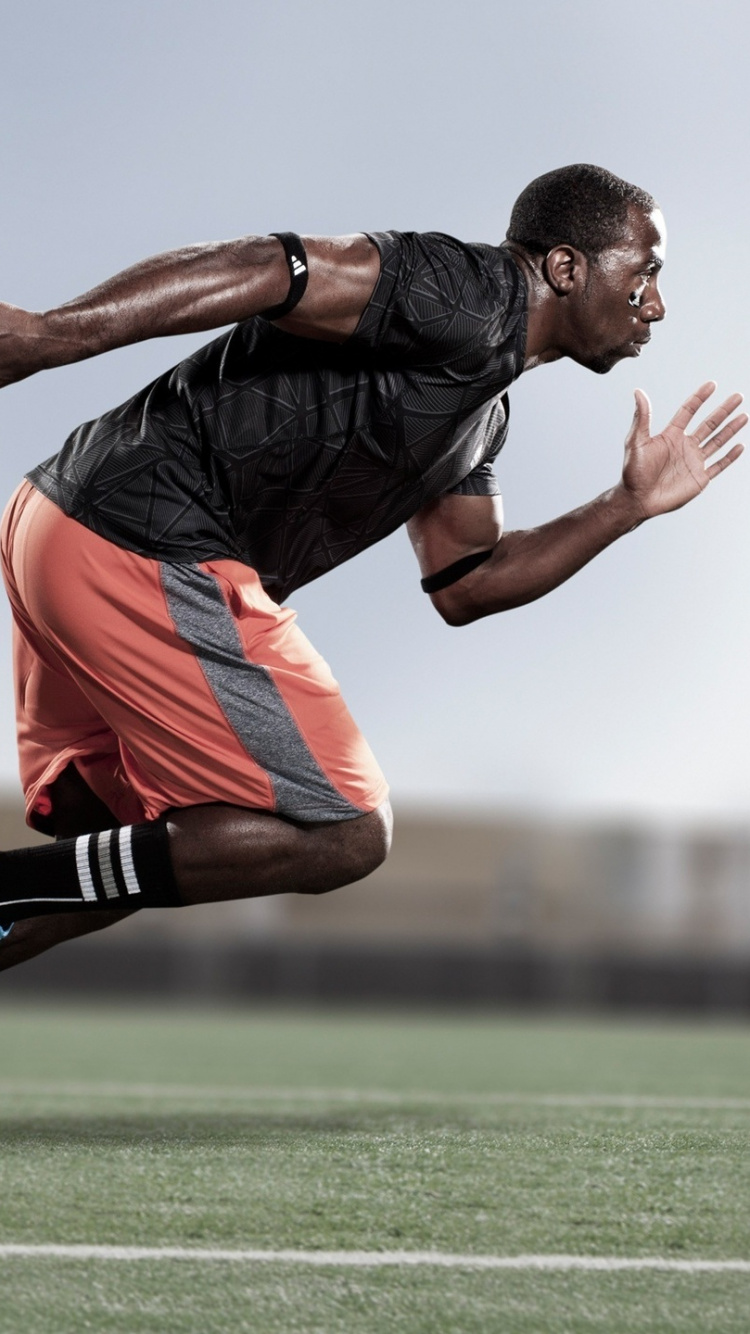 Обои башмак, игрок, занятие спортом, спортивные тренировки, спринт в разрешении 750x1334