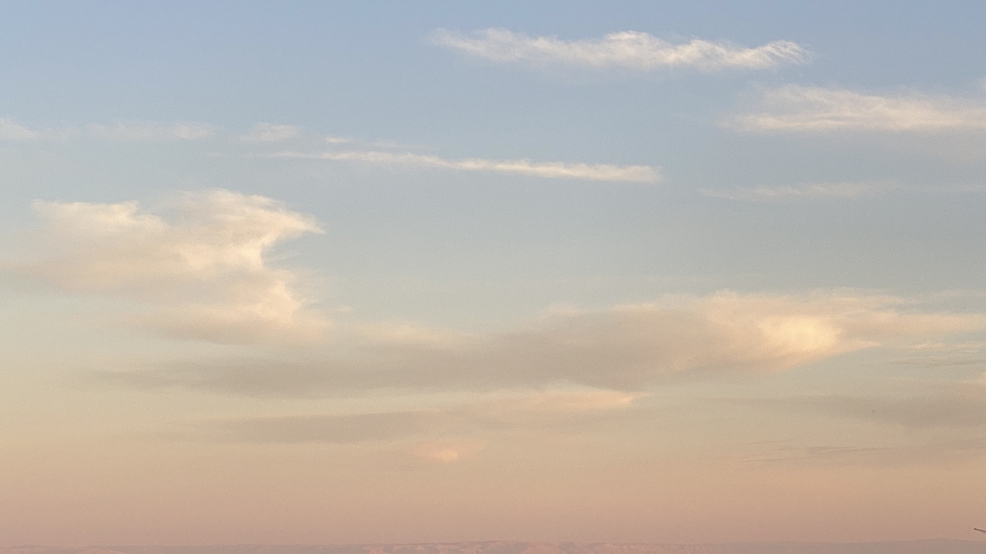 Обои небоскреб, дневное время, соседство, жилой район, город в разрешении 1920x1080