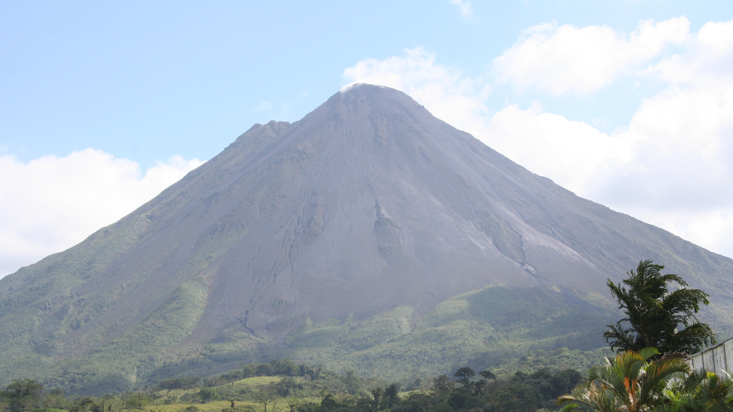 Обои нагорье, пейзажи гор, вулкан, стратовулкан, щитовой вулкан в разрешении 2560x1440